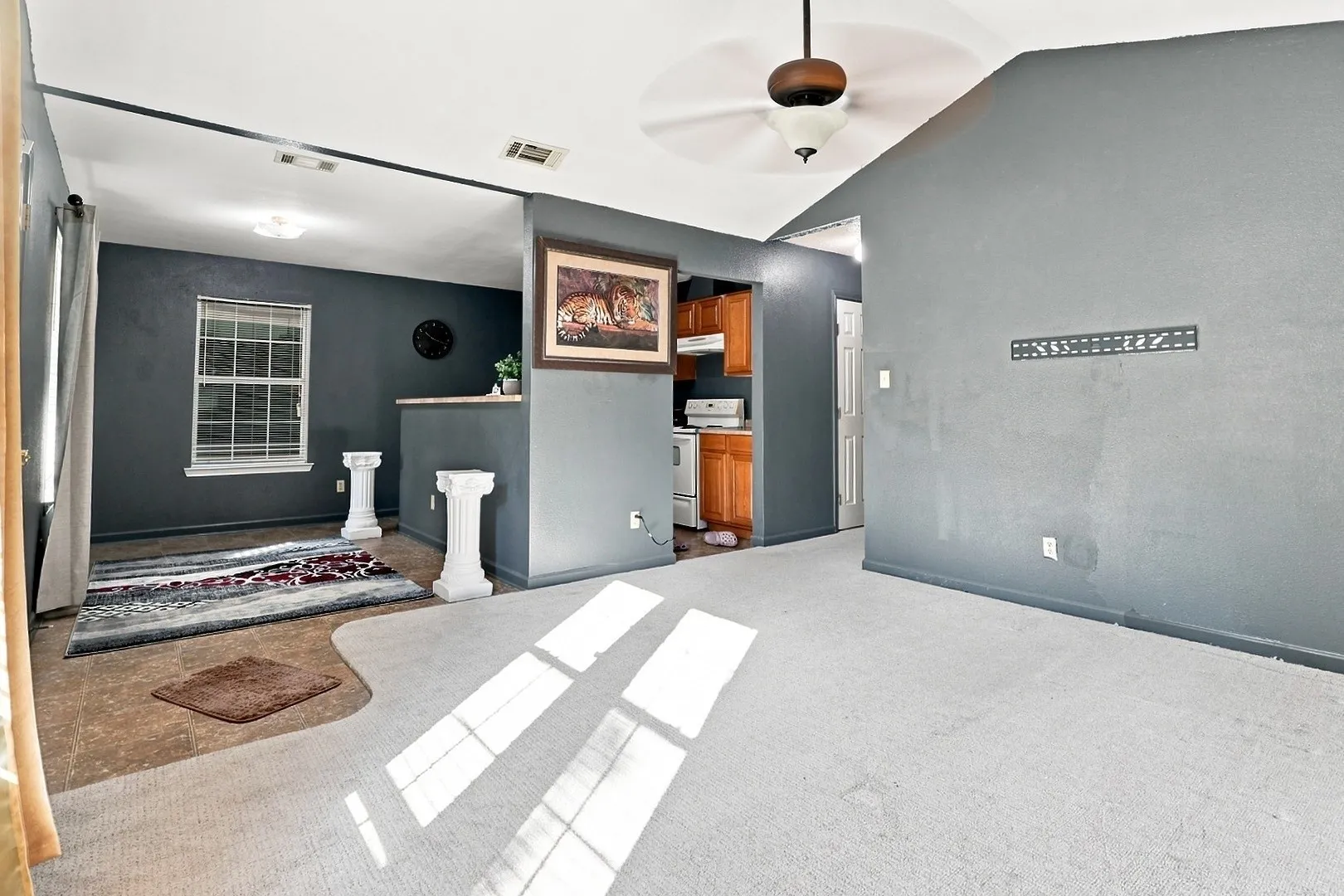 Single Family Residence For Sale in Dallas County , 2335 Bethurum Avenue, Dallas, Texas 75215, 3 Bedroom, 2 Bathroom, 1 Garage spaces, 1,269 Sqft, built in 2007, mls#21374372, Real Estate Agent in Dallas, Homes For Sale in Dallas county, Homes For Sale in Dallas, Realtor in Dallas Texas, Real Estate Brokerage Independent Realty Texas, Luminita Cordes Realtor