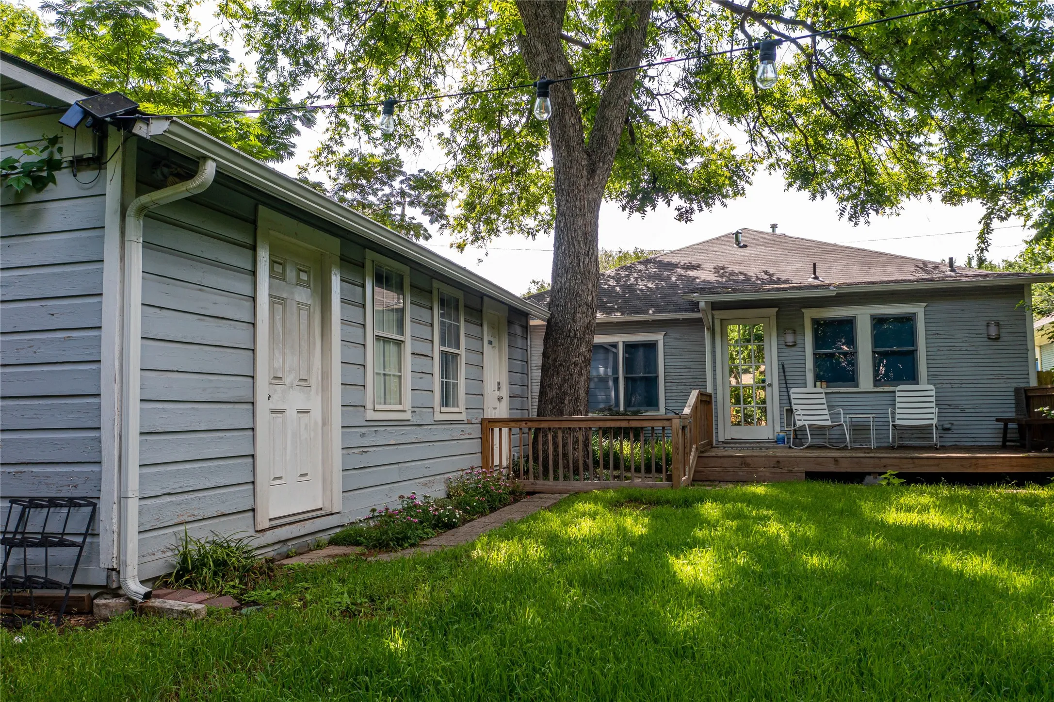Single Family Residence For Rent in Dallas County , 5511 Worth Street, Dallas, Texas 75214, 3 Bedroom, 3 Bathroom, Garage spaces, 1,400 Sqft, built in 1931, mls#21374355, Real Estate Agent in Dallas, Homes For Rent in Dallas county, Homes For Rent in Dallas, Realtor in Dallas Texas, Real Estate Brokerage Independent Realty Texas, Luminita Cordes Realtor