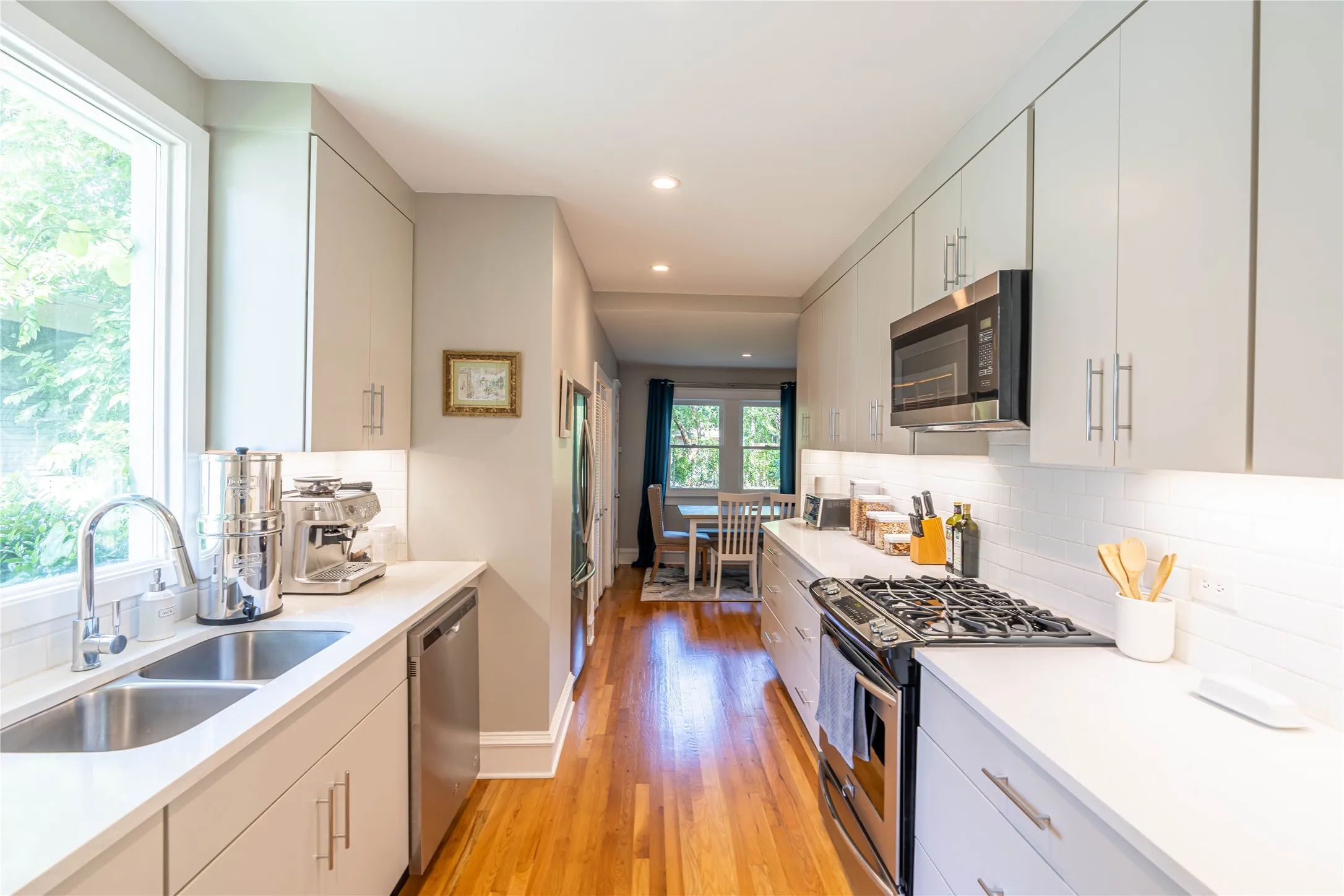 Single Family Residence For Rent in Dallas County , 5511 Worth Street, Dallas, Texas 75214, 3 Bedroom, 3 Bathroom, Garage spaces, 1,400 Sqft, built in 1931, mls#21374355, Real Estate Agent in Dallas, Homes For Rent in Dallas county, Homes For Rent in Dallas, Realtor in Dallas Texas, Real Estate Brokerage Independent Realty Texas, Luminita Cordes Realtor