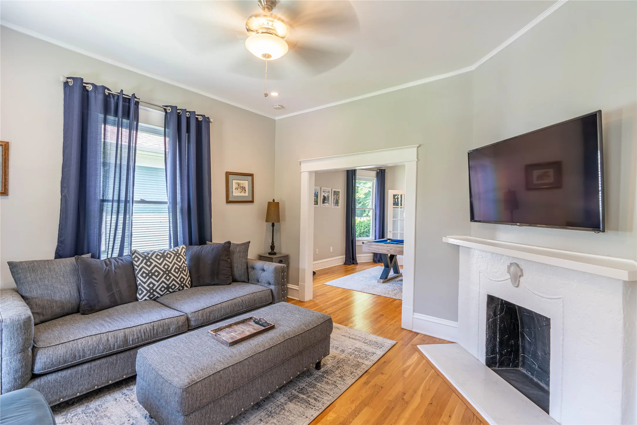 Single Family Residence For Rent in Dallas County , 5511 Worth Street, Dallas, Texas 75214, 3 Bedroom, 3 Bathroom, Garage spaces, 1,400 Sqft, built in 1931, mls#21374355, Real Estate Agent in Dallas, Homes For Rent in Dallas county, Homes For Rent in Dallas, Realtor in Dallas Texas, Real Estate Brokerage Independent Realty Texas, Luminita Cordes Realtor