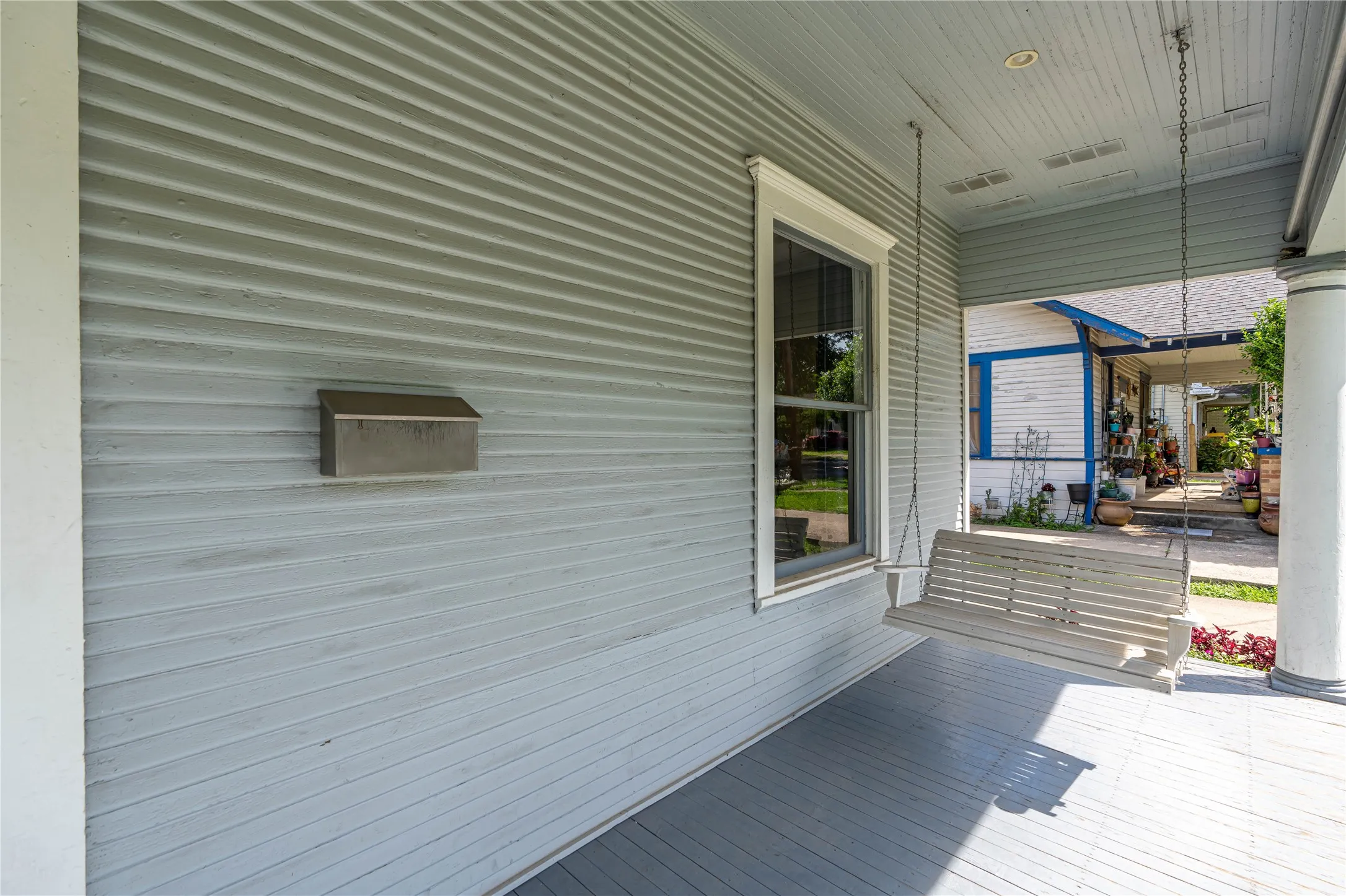 Single Family Residence For Rent in Dallas County , 5511 Worth Street, Dallas, Texas 75214, 3 Bedroom, 3 Bathroom, Garage spaces, 1,400 Sqft, built in 1931, mls#21374355, Real Estate Agent in Dallas, Homes For Rent in Dallas county, Homes For Rent in Dallas, Realtor in Dallas Texas, Real Estate Brokerage Independent Realty Texas, Luminita Cordes Realtor