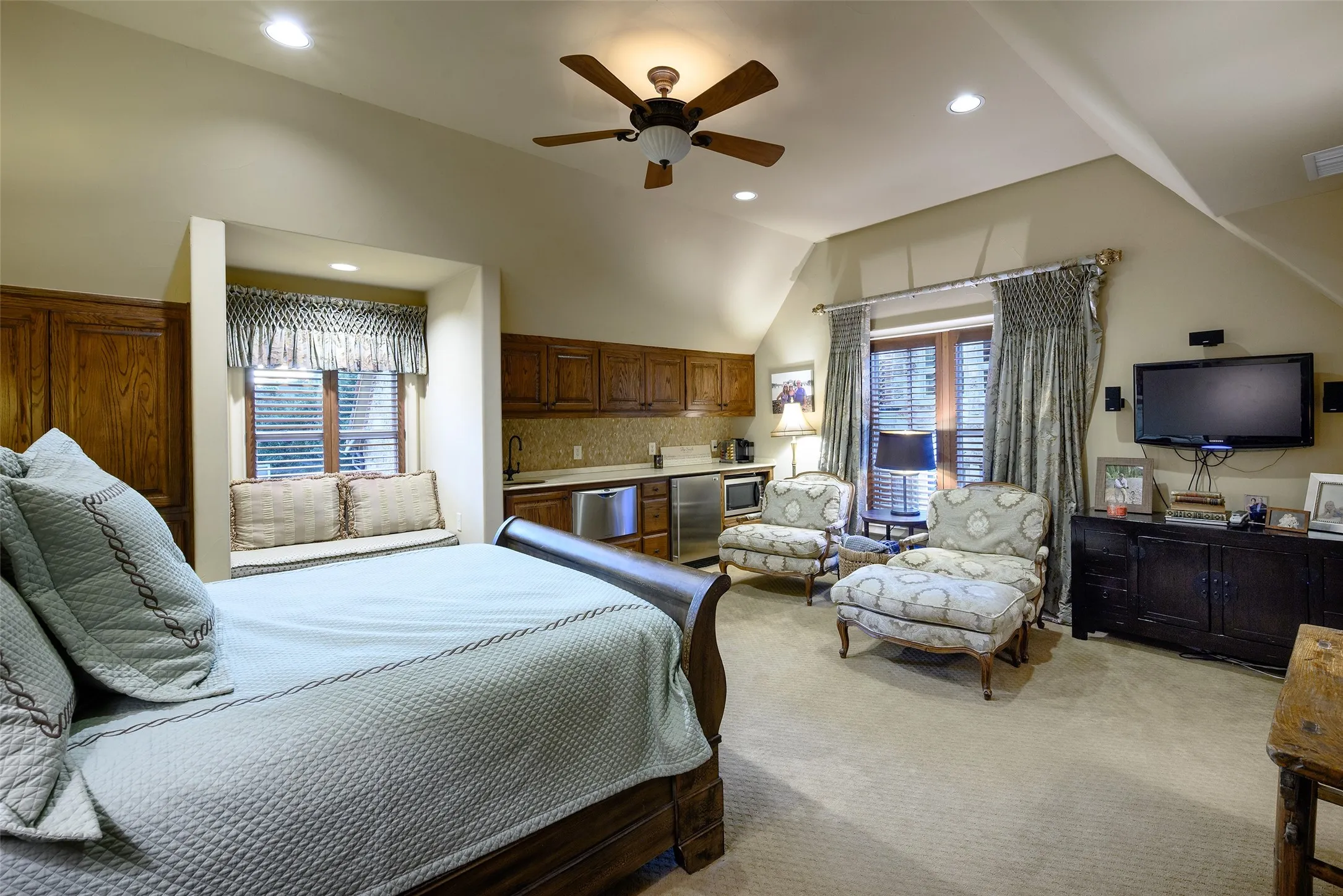 Single Family Residence For Sale in Dallas County , 3425 Wentwood Drive, University Park, Texas 75225, 5 Bedroom, 8 Bathroom, 3 Garage spaces, 7,181 Sqft, built in 2006, mls#21345736, Real Estate Agent in University Park, Homes For Sale in Dallas county, Homes For Sale in University Park, Realtor in University Park Texas, Real Estate Brokerage Independent Realty Texas, Luminita Cordes Realtor