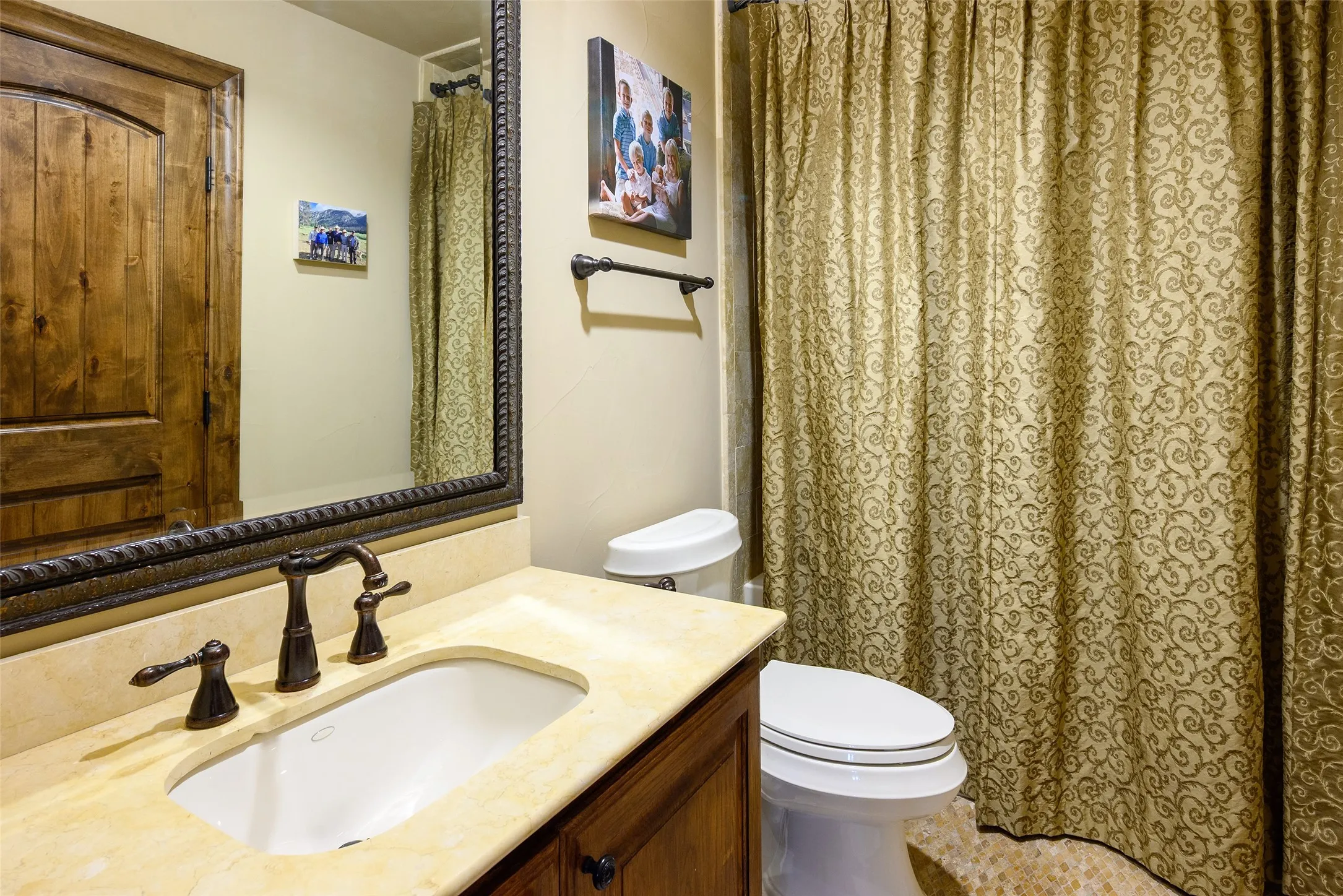 Single Family Residence For Sale in Dallas County , 3425 Wentwood Drive, University Park, Texas 75225, 5 Bedroom, 8 Bathroom, 3 Garage spaces, 7,181 Sqft, built in 2006, mls#21345736, Real Estate Agent in University Park, Homes For Sale in Dallas county, Homes For Sale in University Park, Realtor in University Park Texas, Real Estate Brokerage Independent Realty Texas, Luminita Cordes Realtor