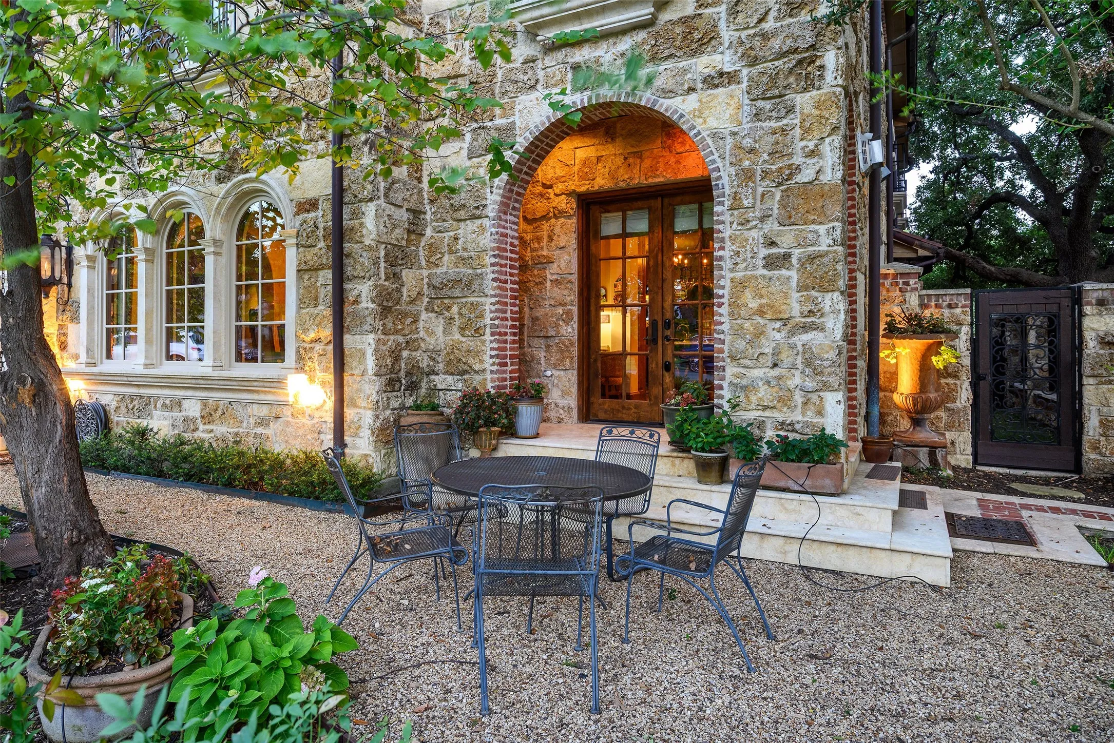 Single Family Residence For Sale in Dallas County , 3425 Wentwood Drive, University Park, Texas 75225, 5 Bedroom, 8 Bathroom, 3 Garage spaces, 7,181 Sqft, built in 2006, mls#21345736, Real Estate Agent in University Park, Homes For Sale in Dallas county, Homes For Sale in University Park, Realtor in University Park Texas, Real Estate Brokerage Independent Realty Texas, Luminita Cordes Realtor