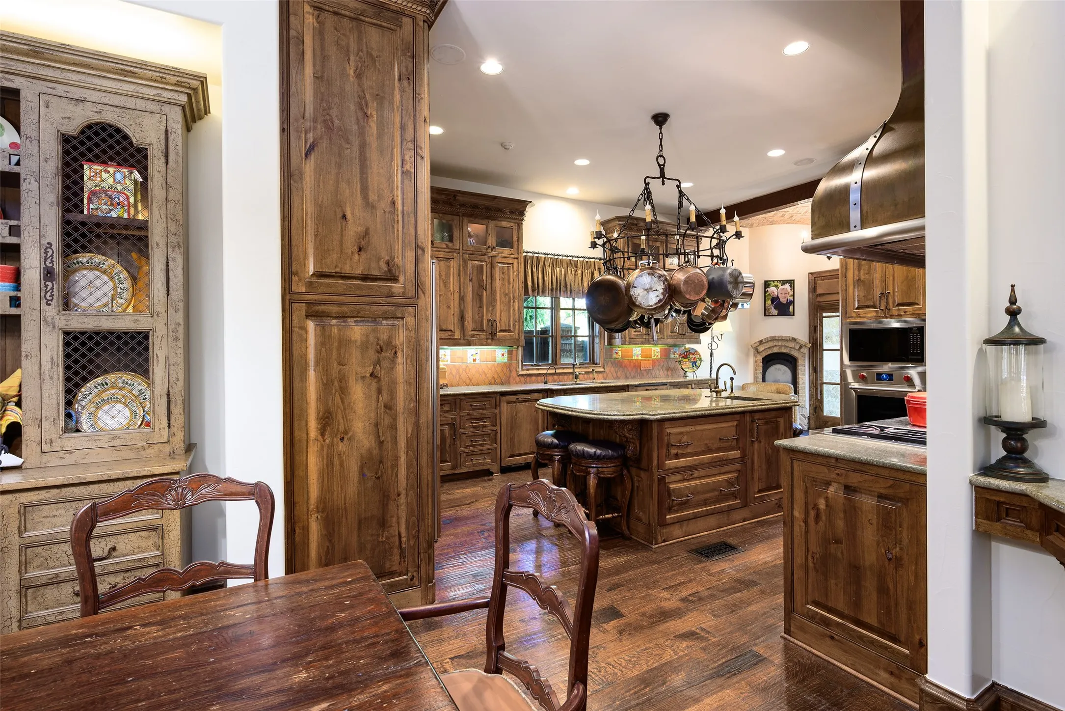 Single Family Residence For Sale in Dallas County , 3425 Wentwood Drive, University Park, Texas 75225, 5 Bedroom, 8 Bathroom, 3 Garage spaces, 7,181 Sqft, built in 2006, mls#21345736, Real Estate Agent in University Park, Homes For Sale in Dallas county, Homes For Sale in University Park, Realtor in University Park Texas, Real Estate Brokerage Independent Realty Texas, Luminita Cordes Realtor