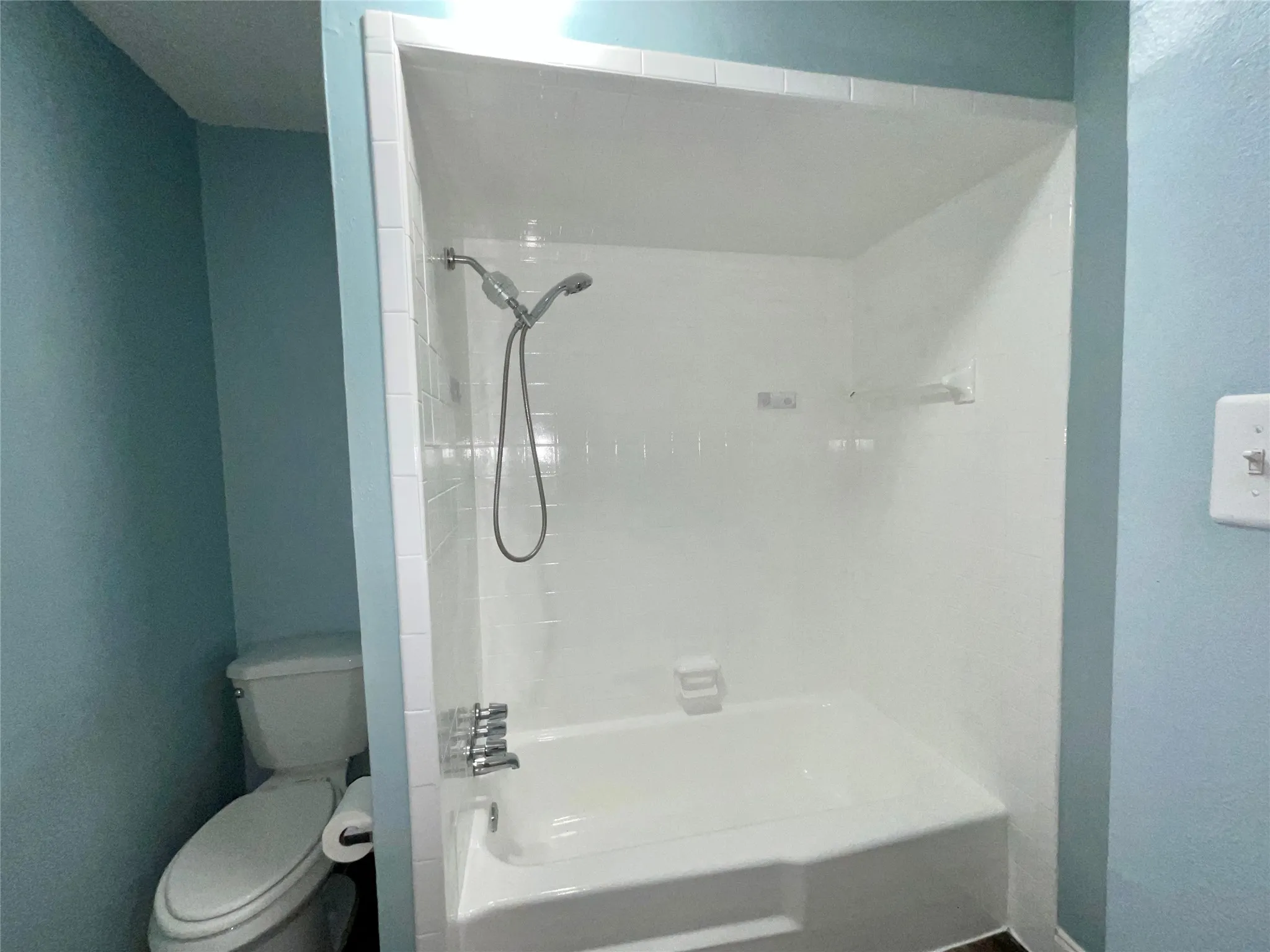     Updated Full Bath with Fresh, Neutral Finishes