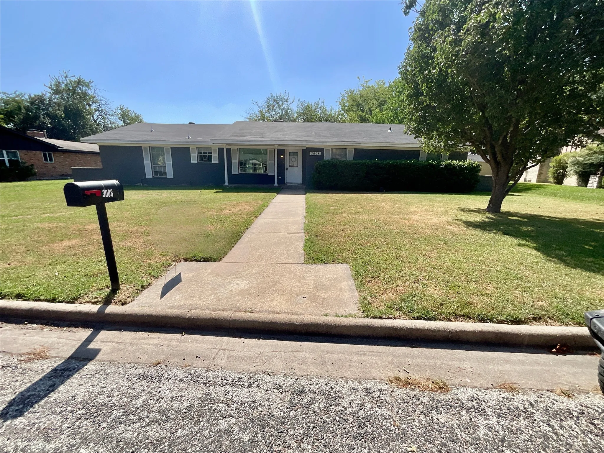 Single Family Residence For Sale in Hunt County , 3008 Arapaho Road, Commerce, Texas 75428, 3 Bedroom, 2 Bathroom, 1 Garage spaces, 1,917 Sqft, built in 1963, mls#21373720, Real Estate Agent in Commerce, Homes For Sale in Hunt county, Homes For Sale in Commerce, Realtor in Commerce Texas, Real Estate Brokerage Independent Realty Texas, Luminita Cordes Realtor