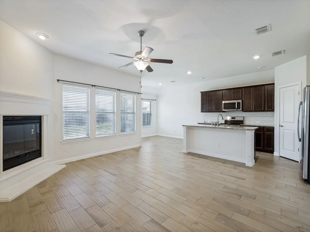 Single Family Residence For Rent in Kaufman County , 412 Acadia Lane, Forney, Texas 75126, 4 Bedroom, 3 Bathroom, 2 Garage spaces, 2,258 Sqft, built in 2018, mls#21374410, Real Estate Agent in Forney, Homes For Rent in Kaufman county, Homes For Rent in Forney, Realtor in Forney Texas, Real Estate Brokerage Independent Realty Texas, Luminita Cordes Realtor