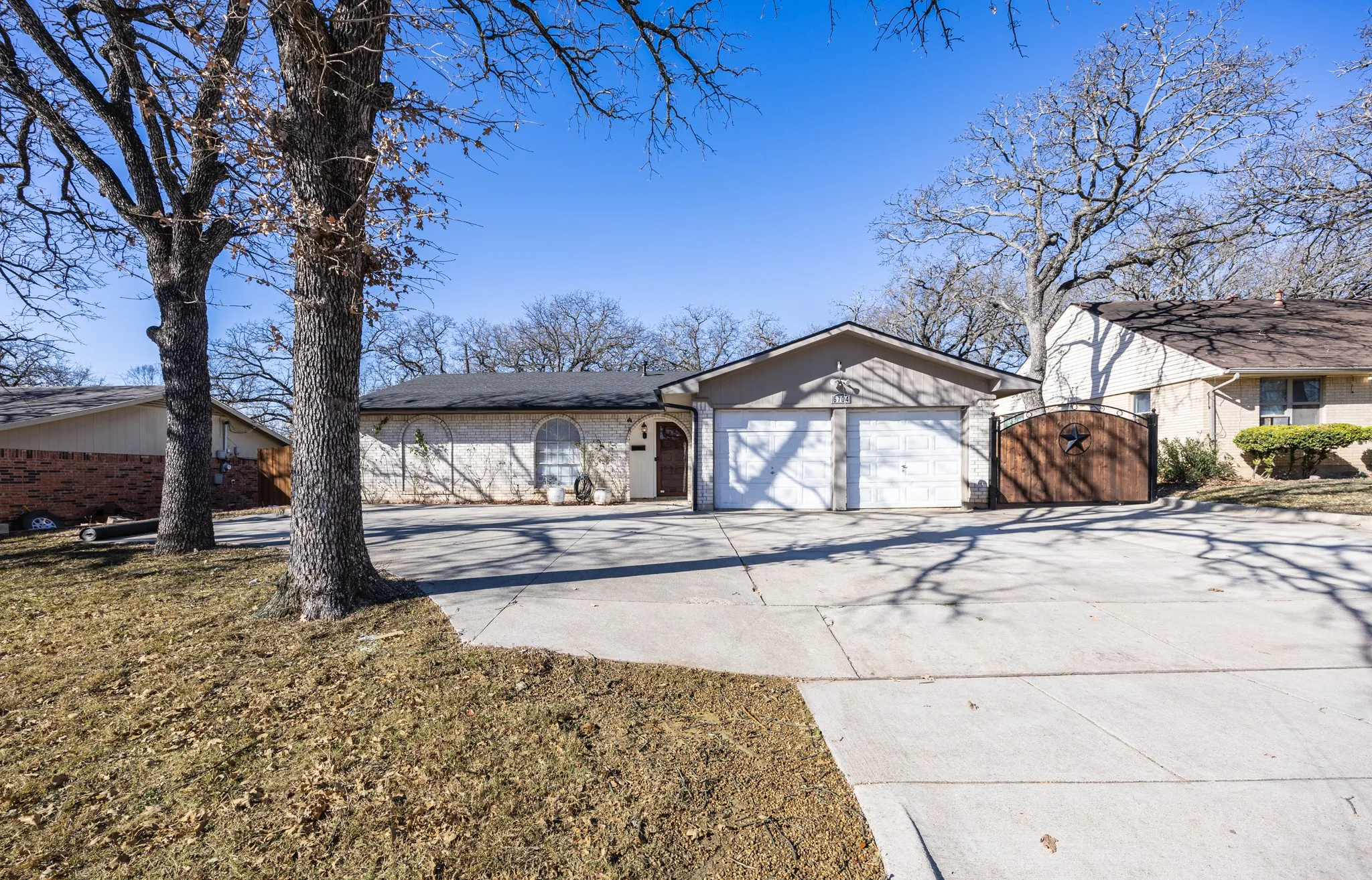 Single Family Residence For Sale in Tarrant County , 6704 Trailwood Drive, Forest Hill, Texas 76140, 3 Bedroom, 2 Bathroom, 2 Garage spaces, 1,255 Sqft, built in 1971, mls#21371654, Real Estate Agent in Forest Hill, Homes For Sale in Tarrant county, Homes For Sale in Forest Hill, Realtor in Forest Hill Texas, Real Estate Brokerage Independent Realty Texas, Luminita Cordes Realtor