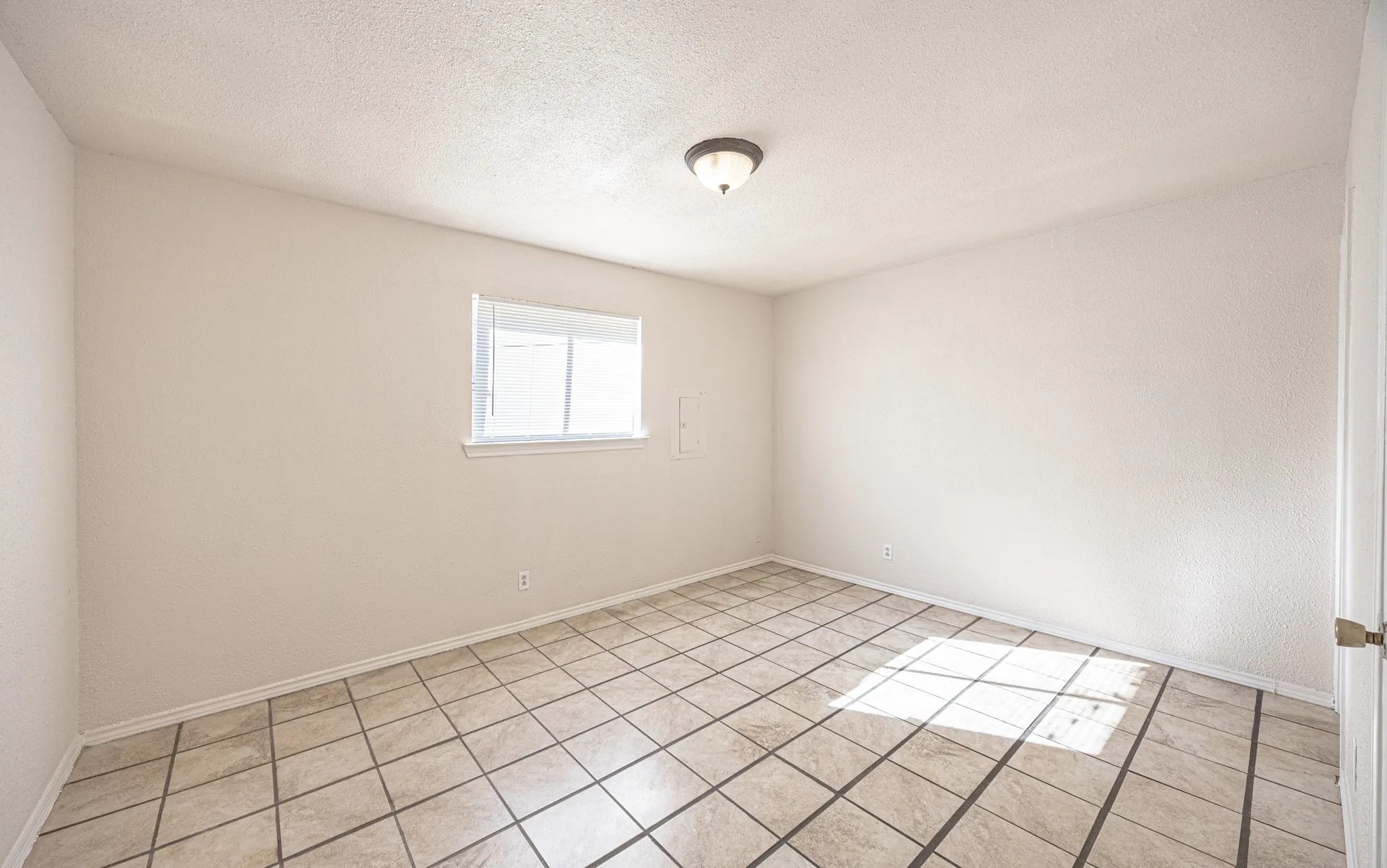 Single Family Residence For Sale in Tarrant County , 6704 Trailwood Drive, Forest Hill, Texas 76140, 3 Bedroom, 2 Bathroom, 2 Garage spaces, 1,255 Sqft, built in 1971, mls#21371654, Real Estate Agent in Forest Hill, Homes For Sale in Tarrant county, Homes For Sale in Forest Hill, Realtor in Forest Hill Texas, Real Estate Brokerage Independent Realty Texas, Luminita Cordes Realtor