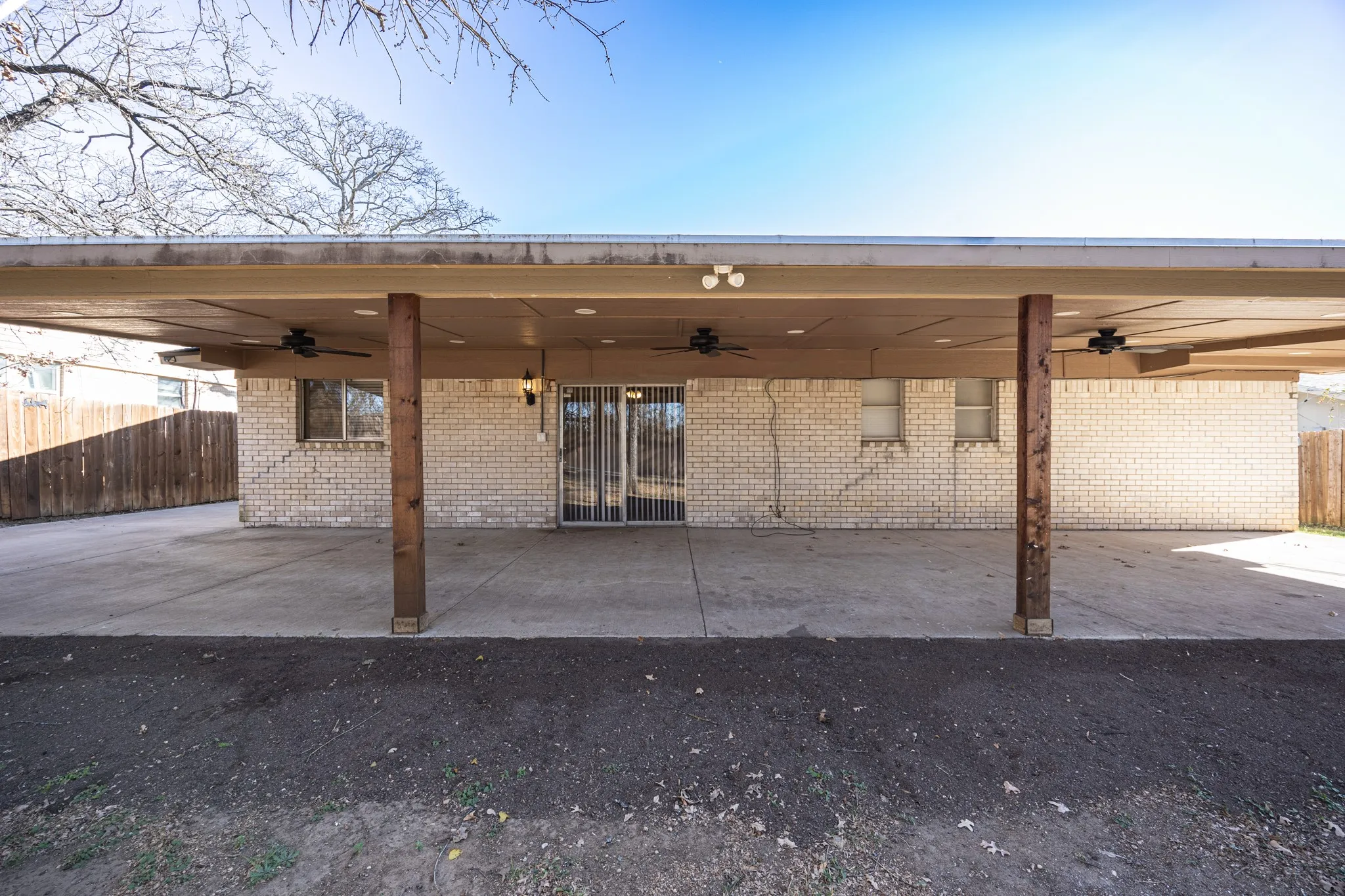 Single Family Residence For Sale in Tarrant County , 6704 Trailwood Drive, Forest Hill, Texas 76140, 3 Bedroom, 2 Bathroom, 2 Garage spaces, 1,255 Sqft, built in 1971, mls#21371654, Real Estate Agent in Forest Hill, Homes For Sale in Tarrant county, Homes For Sale in Forest Hill, Realtor in Forest Hill Texas, Real Estate Brokerage Independent Realty Texas, Luminita Cordes Realtor