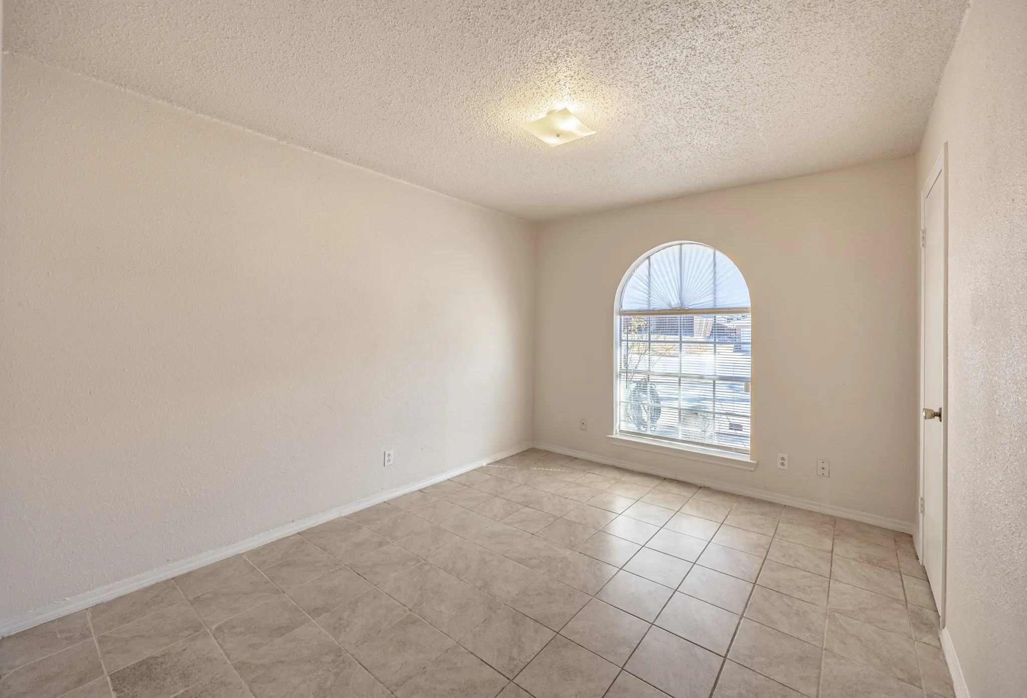 Single Family Residence For Sale in Tarrant County , 6704 Trailwood Drive, Forest Hill, Texas 76140, 3 Bedroom, 2 Bathroom, 2 Garage spaces, 1,255 Sqft, built in 1971, mls#21371654, Real Estate Agent in Forest Hill, Homes For Sale in Tarrant county, Homes For Sale in Forest Hill, Realtor in Forest Hill Texas, Real Estate Brokerage Independent Realty Texas, Luminita Cordes Realtor
