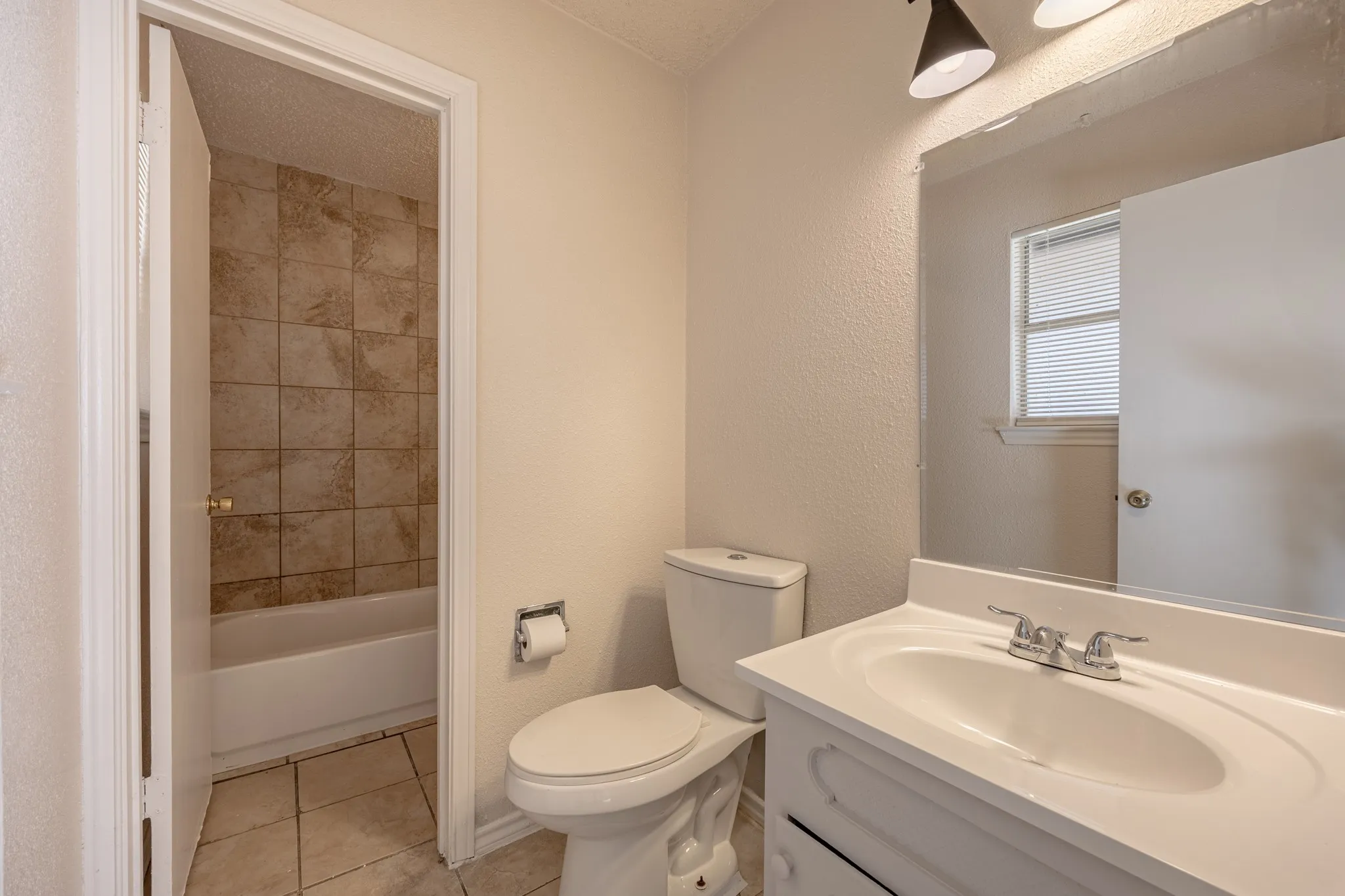 Single Family Residence For Sale in Tarrant County , 6704 Trailwood Drive, Forest Hill, Texas 76140, 3 Bedroom, 2 Bathroom, 2 Garage spaces, 1,255 Sqft, built in 1971, mls#21371654, Real Estate Agent in Forest Hill, Homes For Sale in Tarrant county, Homes For Sale in Forest Hill, Realtor in Forest Hill Texas, Real Estate Brokerage Independent Realty Texas, Luminita Cordes Realtor