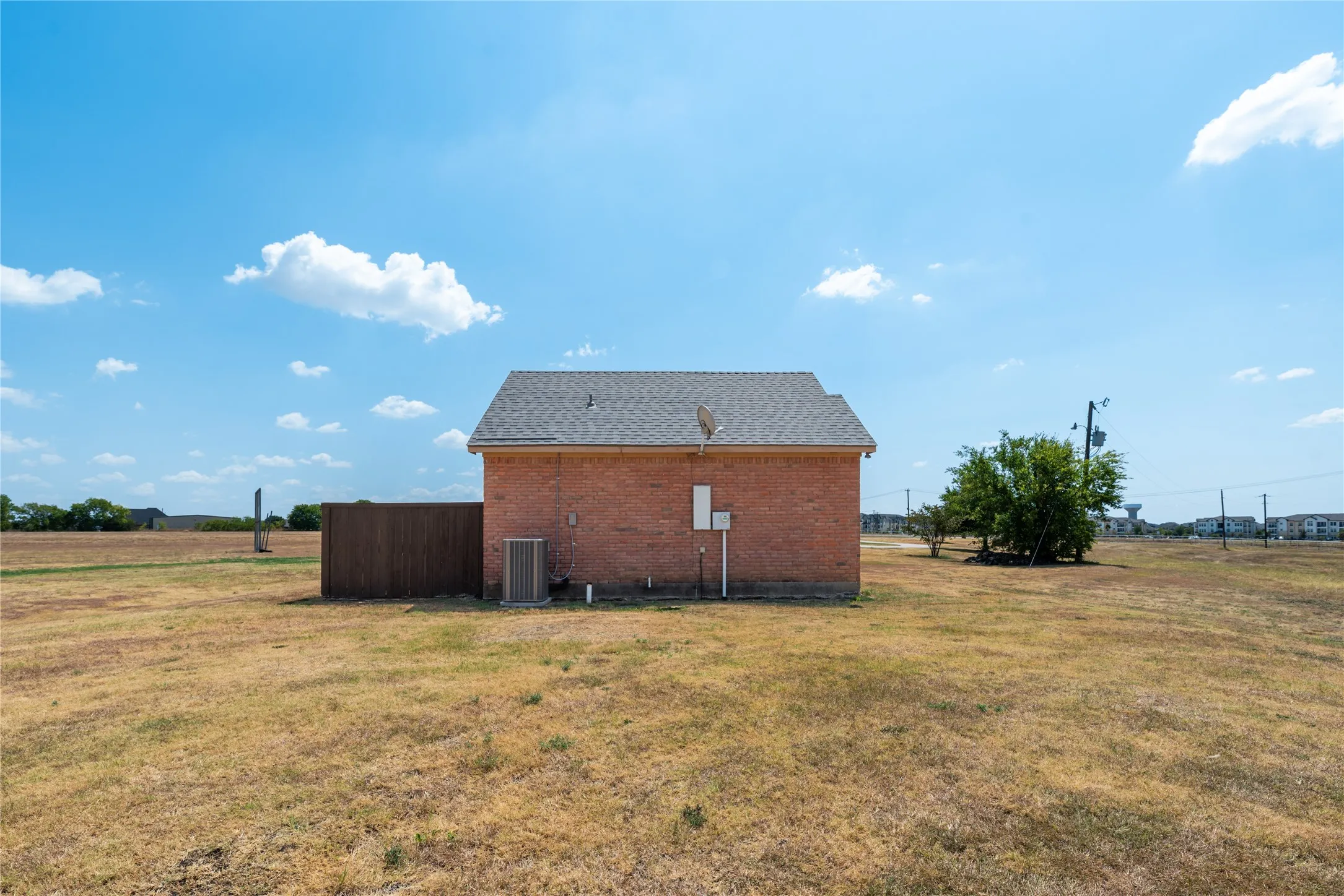 Second small structure that will convey with the sale.