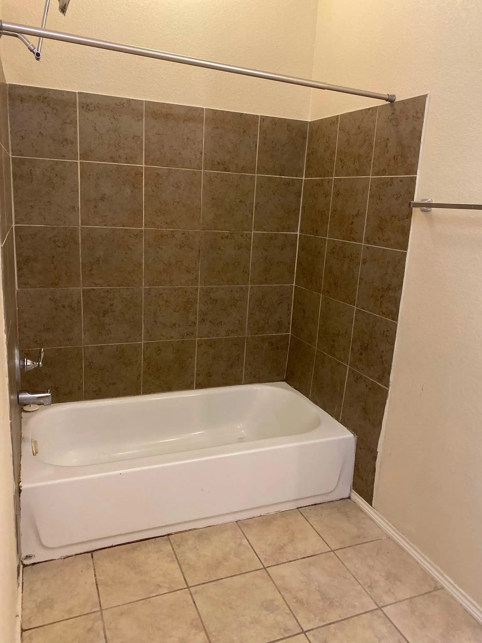 Townhouse For Rent in Hunt County , 1050 Agape Court 4, Caddo Mills, Texas 75135, 3 Bedroom, 3 Bathroom, 1 Garage spaces, 6,157 Sqft, built in 2009, mls#21374418, Real Estate Agent in Caddo Mills, Homes For Rent in Hunt county, Homes For Rent in Caddo Mills, Realtor in Caddo Mills Texas, Real Estate Brokerage Independent Realty Texas, Luminita Cordes Realtor