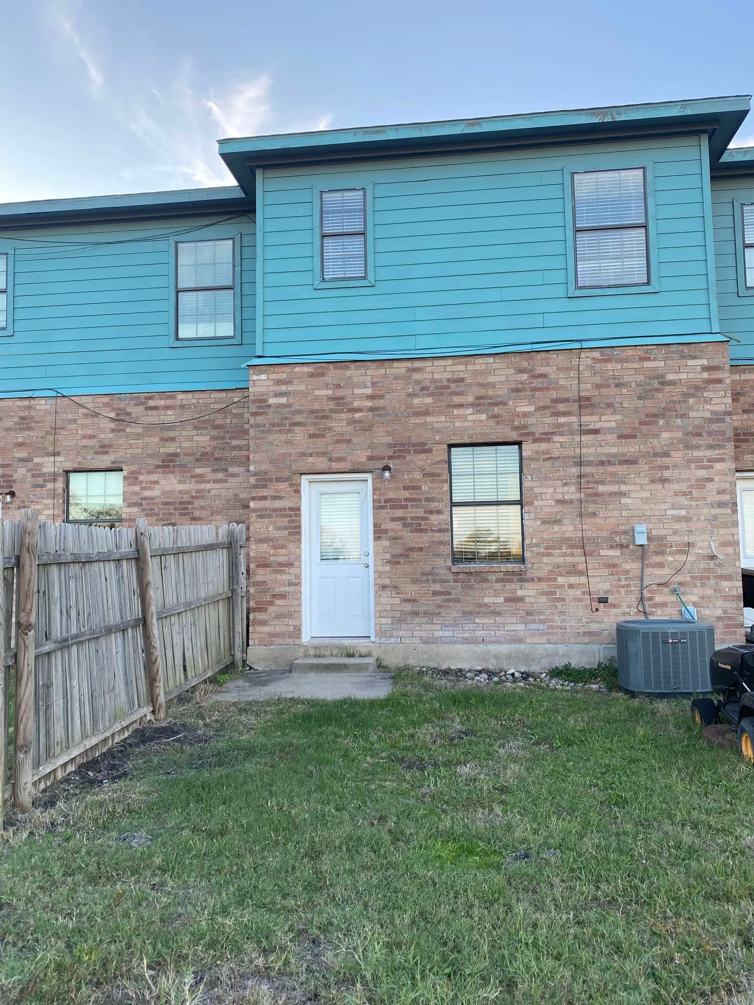 Townhouse For Rent in Hunt County , 1050 Agape Court 4, Caddo Mills, Texas 75135, 3 Bedroom, 3 Bathroom, 1 Garage spaces, 6,157 Sqft, built in 2009, mls#21374418, Real Estate Agent in Caddo Mills, Homes For Rent in Hunt county, Homes For Rent in Caddo Mills, Realtor in Caddo Mills Texas, Real Estate Brokerage Independent Realty Texas, Luminita Cordes Realtor