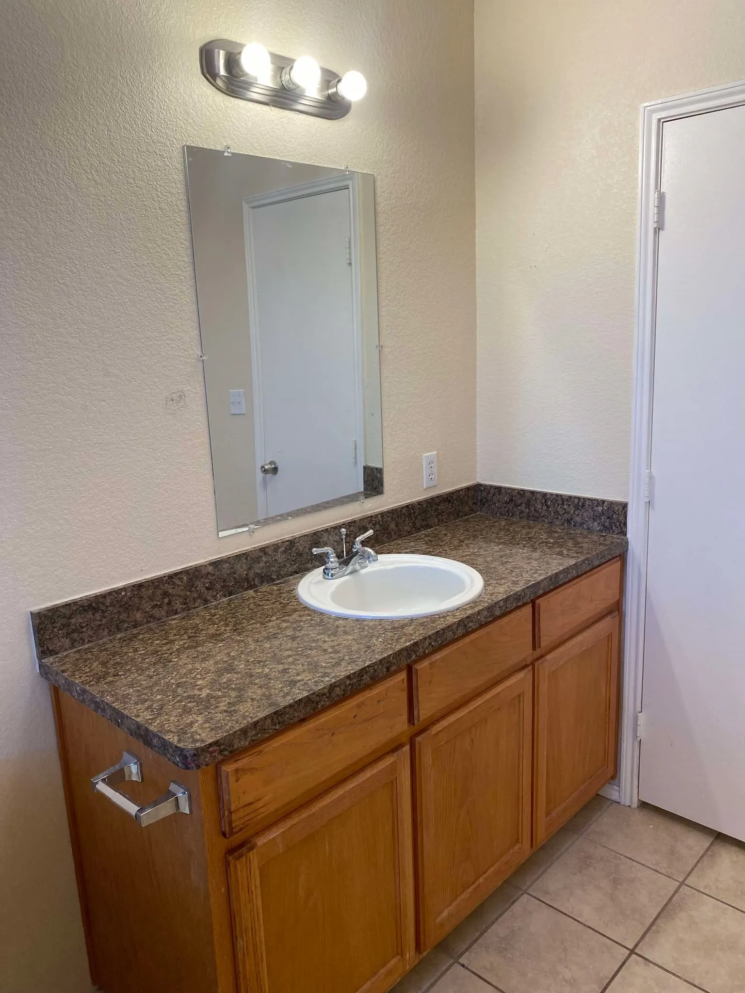 Townhouse For Rent in Hunt County , 1050 Agape Court 4, Caddo Mills, Texas 75135, 3 Bedroom, 3 Bathroom, 1 Garage spaces, 6,157 Sqft, built in 2009, mls#21374418, Real Estate Agent in Caddo Mills, Homes For Rent in Hunt county, Homes For Rent in Caddo Mills, Realtor in Caddo Mills Texas, Real Estate Brokerage Independent Realty Texas, Luminita Cordes Realtor