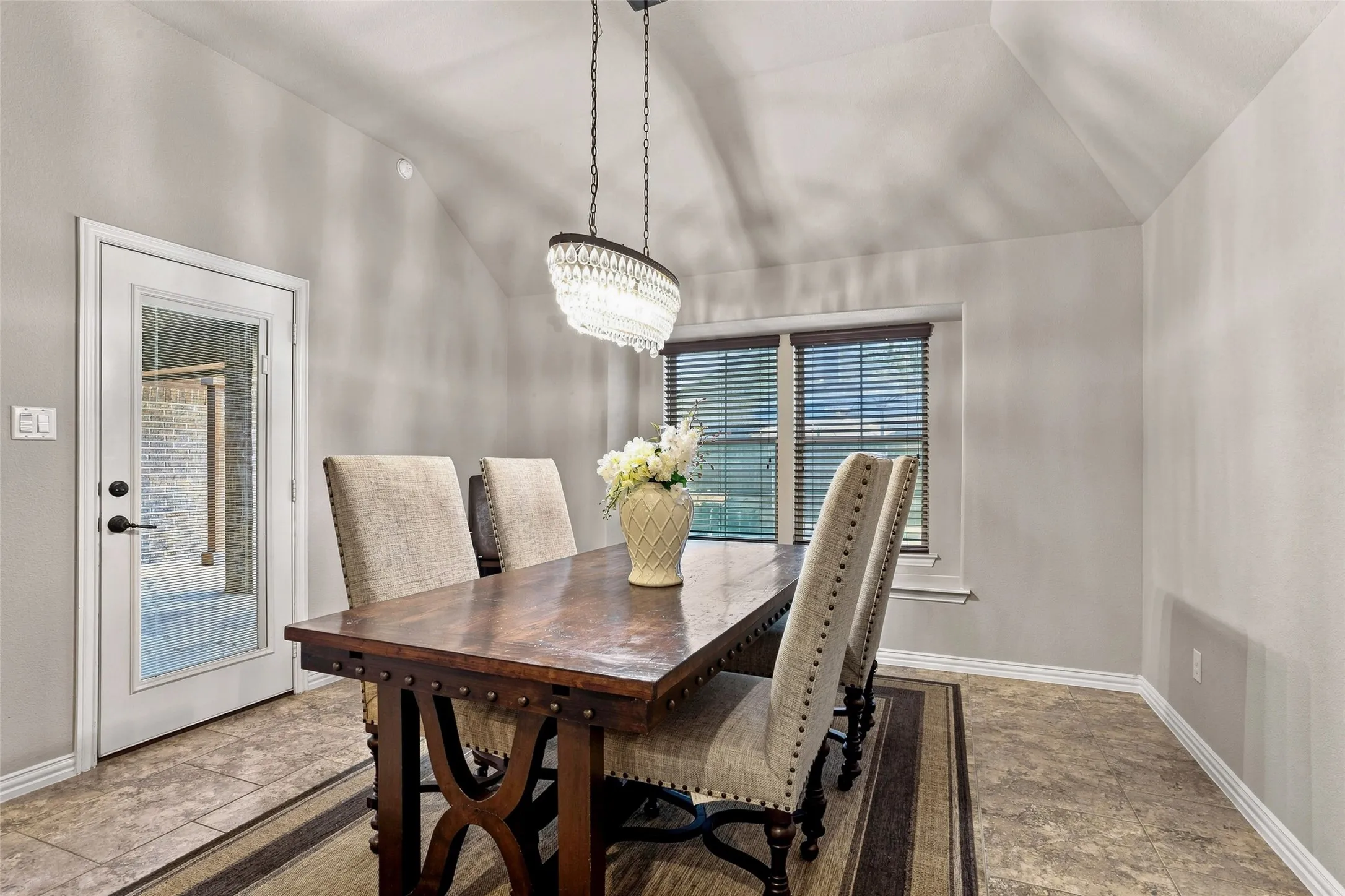 Single Family Residence For Sale in Johnson County , 2749 Buffalo Run, Burleson, Texas 76028, 4 Bedroom, 2 Bathroom, 2 Garage spaces, 2,406 Sqft, built in 2015, mls#21361935, Real Estate Agent in Burleson, Homes For Sale in Johnson county, Homes For Sale in Burleson, Realtor in Burleson Texas, Real Estate Brokerage Independent Realty Texas, Luminita Cordes Realtor