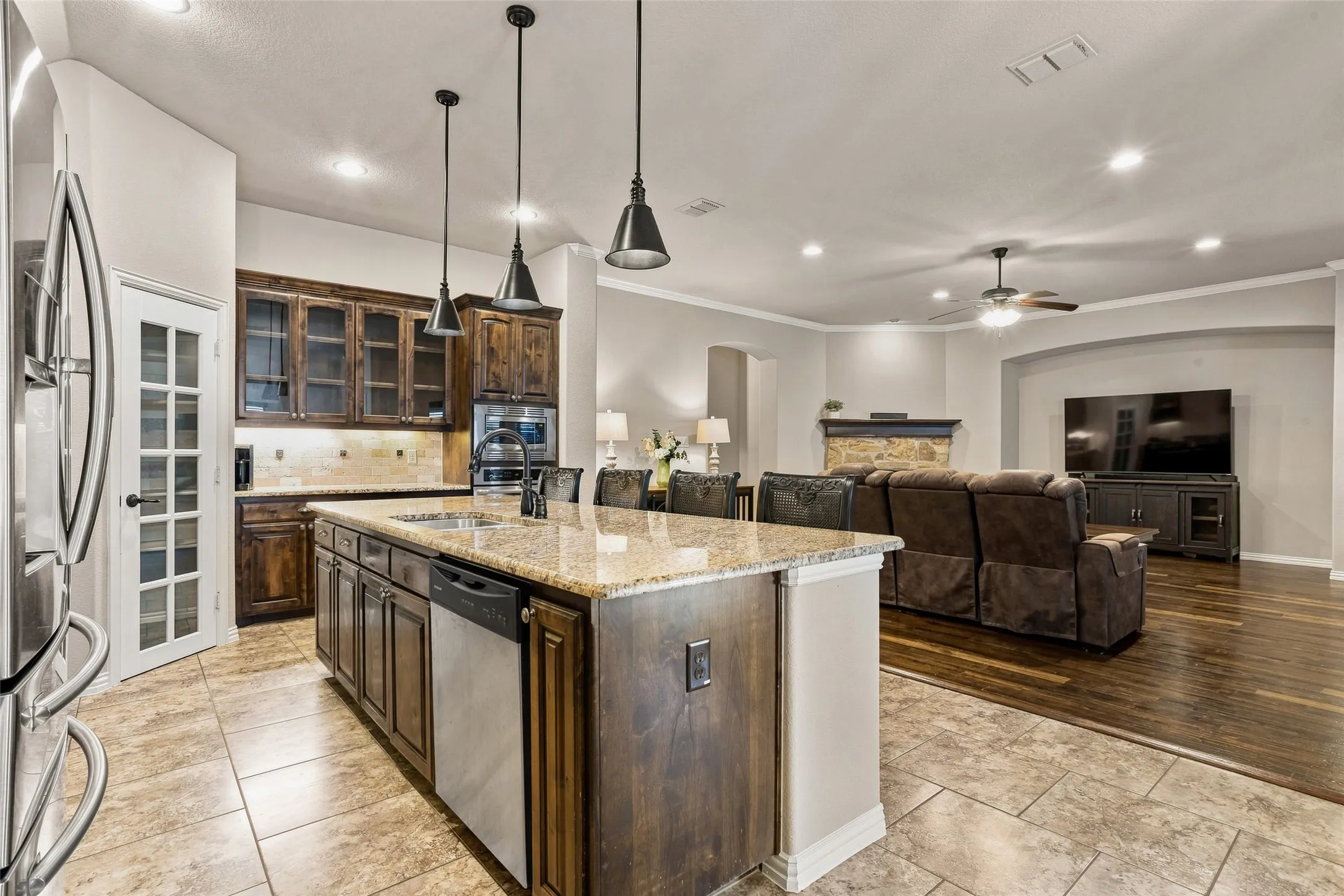 Single Family Residence For Sale in Johnson County , 2749 Buffalo Run, Burleson, Texas 76028, 4 Bedroom, 2 Bathroom, 2 Garage spaces, 2,406 Sqft, built in 2015, mls#21361935, Real Estate Agent in Burleson, Homes For Sale in Johnson county, Homes For Sale in Burleson, Realtor in Burleson Texas, Real Estate Brokerage Independent Realty Texas, Luminita Cordes Realtor