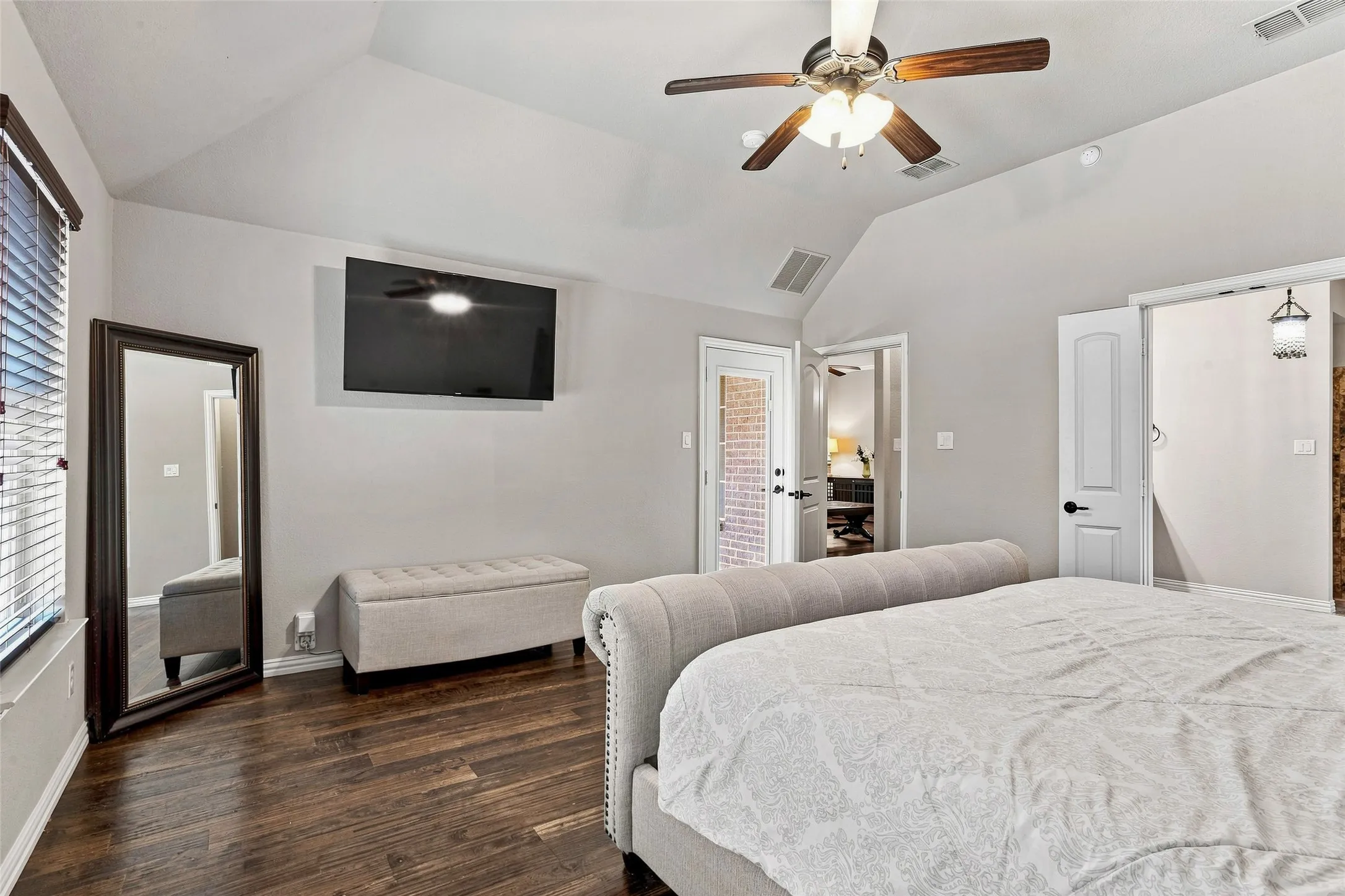 Single Family Residence For Sale in Johnson County , 2749 Buffalo Run, Burleson, Texas 76028, 4 Bedroom, 2 Bathroom, 2 Garage spaces, 2,406 Sqft, built in 2015, mls#21361935, Real Estate Agent in Burleson, Homes For Sale in Johnson county, Homes For Sale in Burleson, Realtor in Burleson Texas, Real Estate Brokerage Independent Realty Texas, Luminita Cordes Realtor