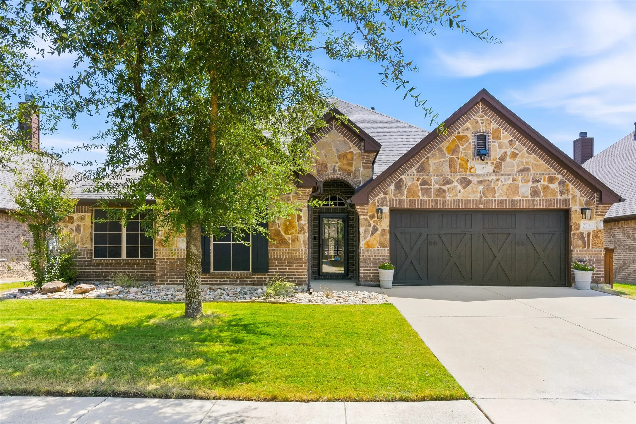 Single Family Residence For Sale in Johnson County , 2749 Buffalo Run, Burleson, Texas 76028, 4 Bedroom, 2 Bathroom, 2 Garage spaces, 2,406 Sqft, built in 2015, mls#21361935, Real Estate Agent in Burleson, Homes For Sale in Johnson county, Homes For Sale in Burleson, Realtor in Burleson Texas, Real Estate Brokerage Independent Realty Texas, Luminita Cordes Realtor