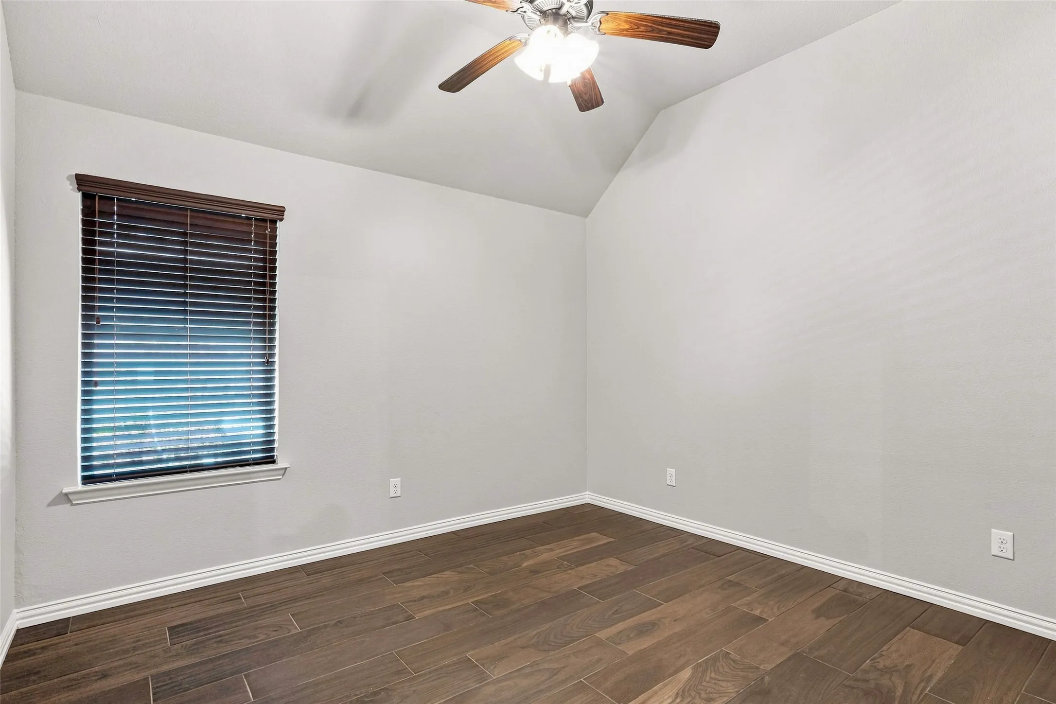 Single Family Residence For Sale in Johnson County , 2749 Buffalo Run, Burleson, Texas 76028, 4 Bedroom, 2 Bathroom, 2 Garage spaces, 2,406 Sqft, built in 2015, mls#21361935, Real Estate Agent in Burleson, Homes For Sale in Johnson county, Homes For Sale in Burleson, Realtor in Burleson Texas, Real Estate Brokerage Independent Realty Texas, Luminita Cordes Realtor