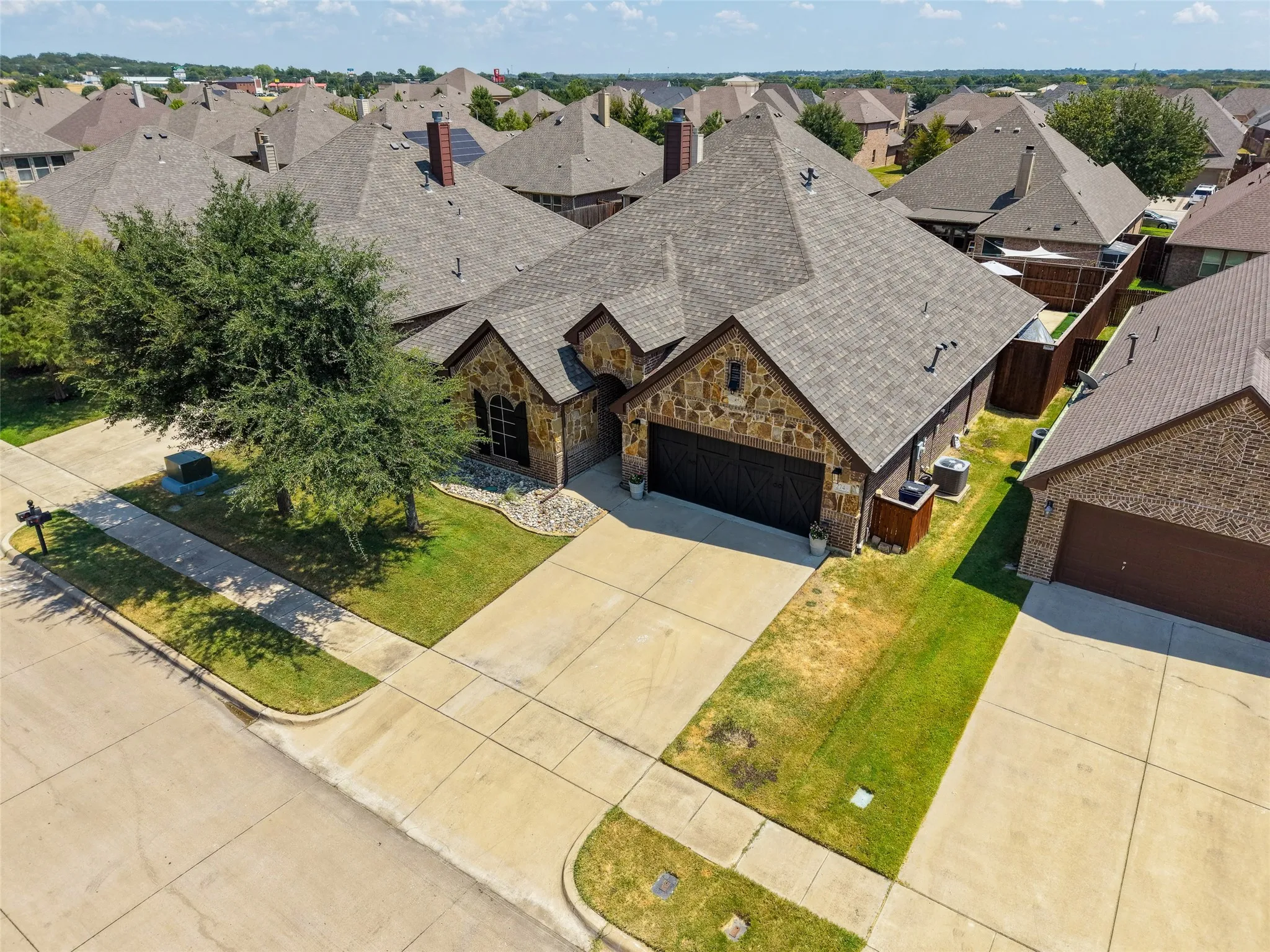 Single Family Residence For Sale in Johnson County , 2749 Buffalo Run, Burleson, Texas 76028, 4 Bedroom, 2 Bathroom, 2 Garage spaces, 2,406 Sqft, built in 2015, mls#21361935, Real Estate Agent in Burleson, Homes For Sale in Johnson county, Homes For Sale in Burleson, Realtor in Burleson Texas, Real Estate Brokerage Independent Realty Texas, Luminita Cordes Realtor