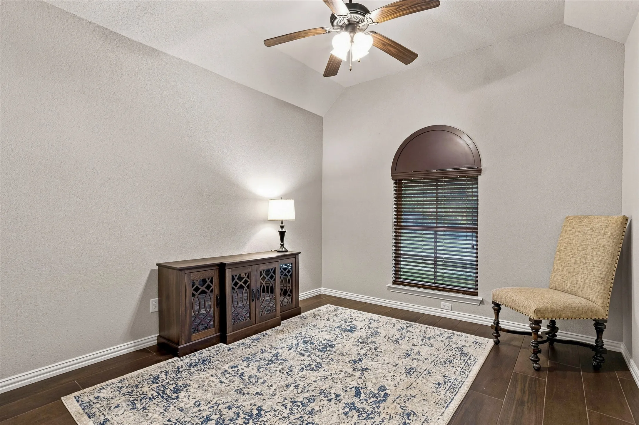 Single Family Residence For Sale in Johnson County , 2749 Buffalo Run, Burleson, Texas 76028, 4 Bedroom, 2 Bathroom, 2 Garage spaces, 2,406 Sqft, built in 2015, mls#21361935, Real Estate Agent in Burleson, Homes For Sale in Johnson county, Homes For Sale in Burleson, Realtor in Burleson Texas, Real Estate Brokerage Independent Realty Texas, Luminita Cordes Realtor