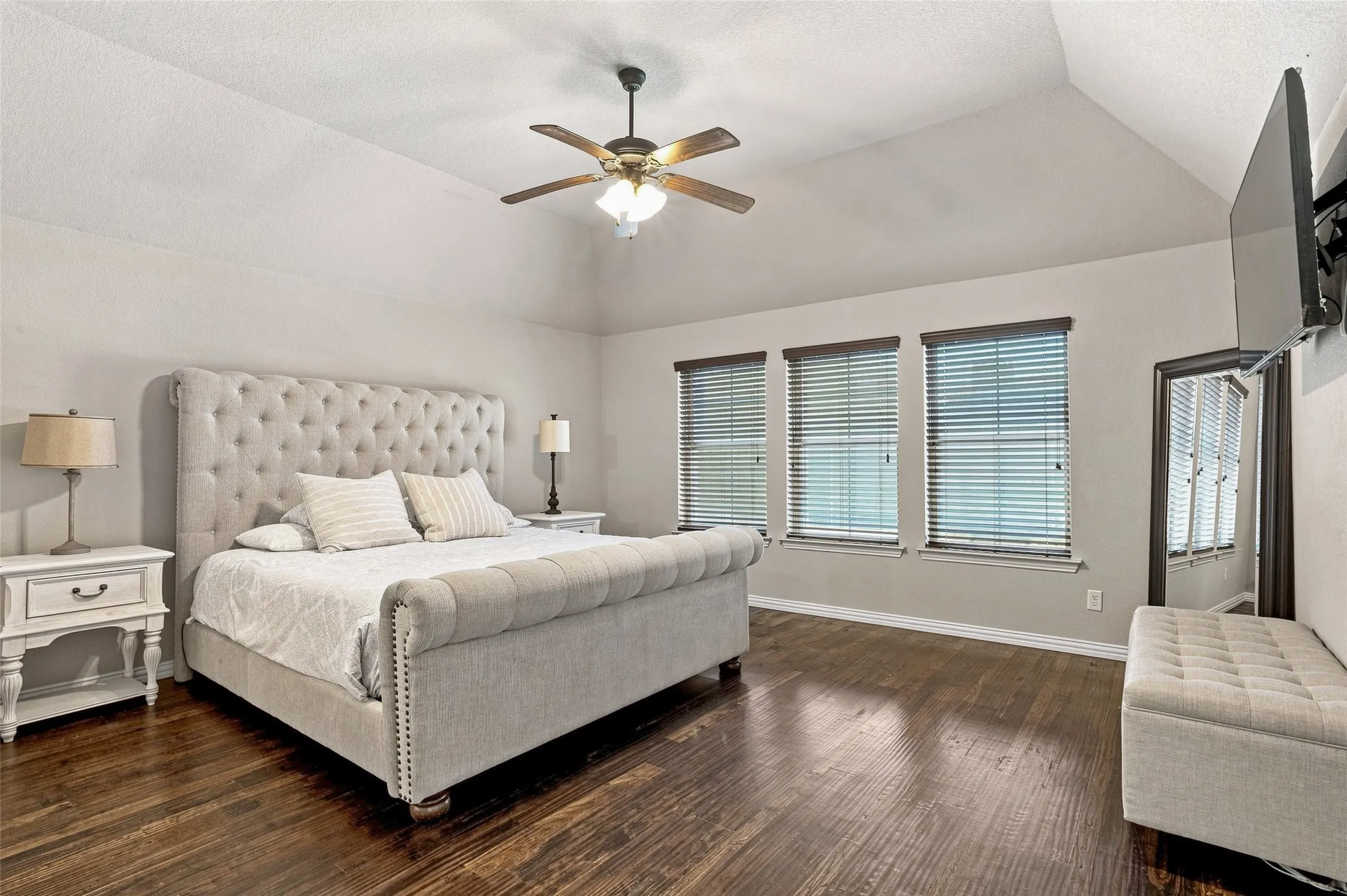 Single Family Residence For Sale in Johnson County , 2749 Buffalo Run, Burleson, Texas 76028, 4 Bedroom, 2 Bathroom, 2 Garage spaces, 2,406 Sqft, built in 2015, mls#21361935, Real Estate Agent in Burleson, Homes For Sale in Johnson county, Homes For Sale in Burleson, Realtor in Burleson Texas, Real Estate Brokerage Independent Realty Texas, Luminita Cordes Realtor