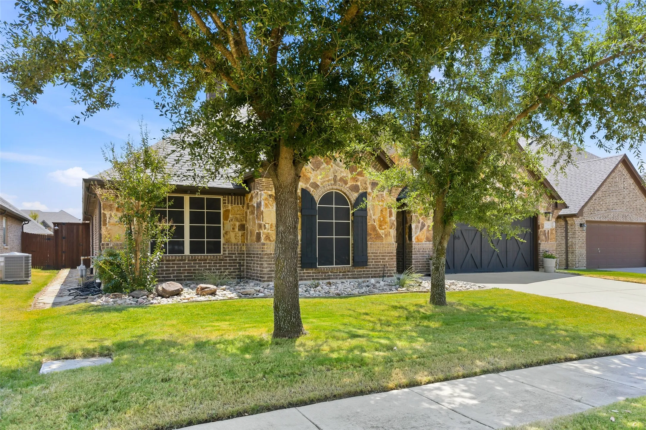 Single Family Residence For Sale in Johnson County , 2749 Buffalo Run, Burleson, Texas 76028, 4 Bedroom, 2 Bathroom, 2 Garage spaces, 2,406 Sqft, built in 2015, mls#21361935, Real Estate Agent in Burleson, Homes For Sale in Johnson county, Homes For Sale in Burleson, Realtor in Burleson Texas, Real Estate Brokerage Independent Realty Texas, Luminita Cordes Realtor