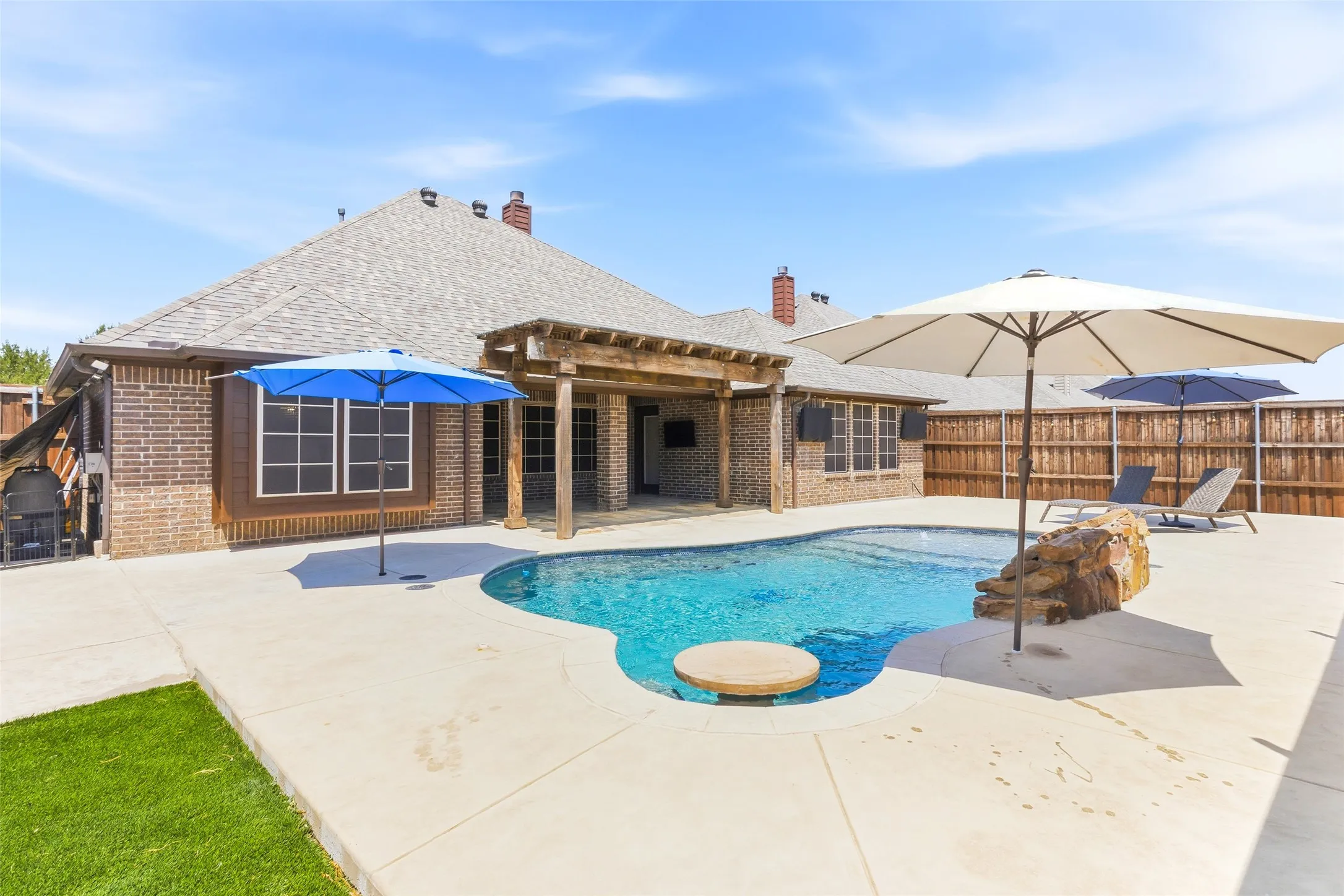 Single Family Residence For Sale in Johnson County , 2749 Buffalo Run, Burleson, Texas 76028, 4 Bedroom, 2 Bathroom, 2 Garage spaces, 2,406 Sqft, built in 2015, mls#21361935, Real Estate Agent in Burleson, Homes For Sale in Johnson county, Homes For Sale in Burleson, Realtor in Burleson Texas, Real Estate Brokerage Independent Realty Texas, Luminita Cordes Realtor