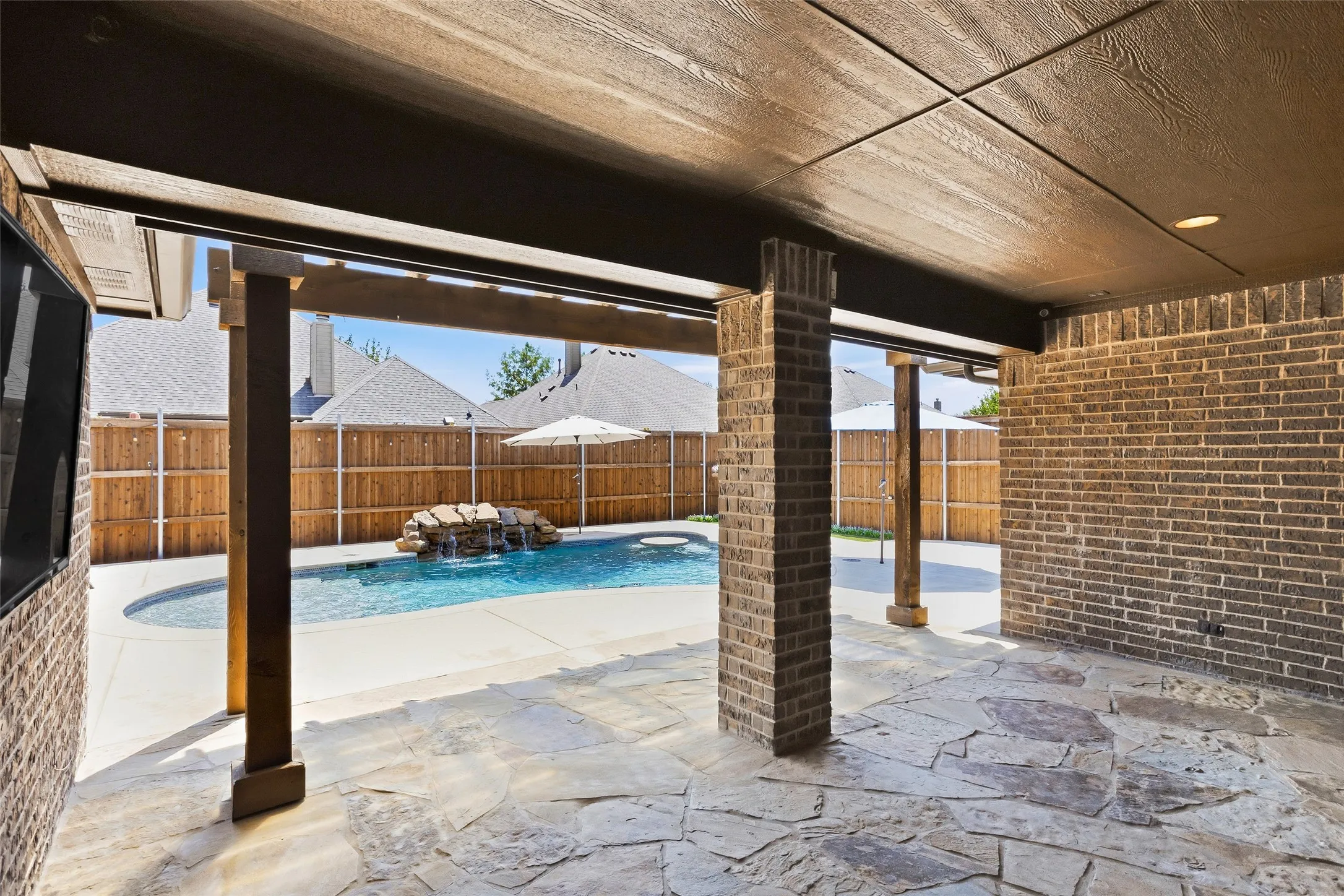 Single Family Residence For Sale in Johnson County , 2749 Buffalo Run, Burleson, Texas 76028, 4 Bedroom, 2 Bathroom, 2 Garage spaces, 2,406 Sqft, built in 2015, mls#21361935, Real Estate Agent in Burleson, Homes For Sale in Johnson county, Homes For Sale in Burleson, Realtor in Burleson Texas, Real Estate Brokerage Independent Realty Texas, Luminita Cordes Realtor
