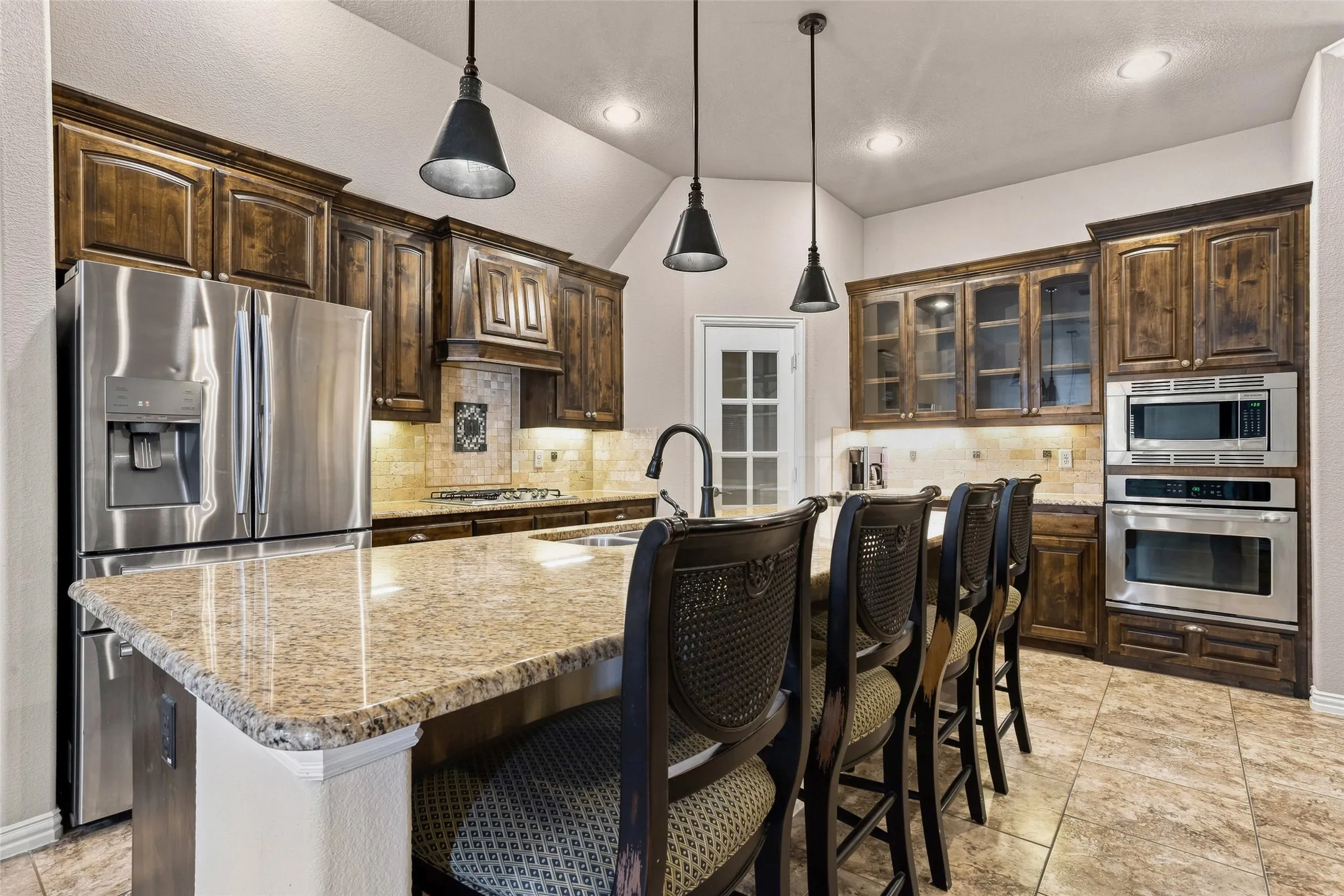 Single Family Residence For Sale in Johnson County , 2749 Buffalo Run, Burleson, Texas 76028, 4 Bedroom, 2 Bathroom, 2 Garage spaces, 2,406 Sqft, built in 2015, mls#21361935, Real Estate Agent in Burleson, Homes For Sale in Johnson county, Homes For Sale in Burleson, Realtor in Burleson Texas, Real Estate Brokerage Independent Realty Texas, Luminita Cordes Realtor
