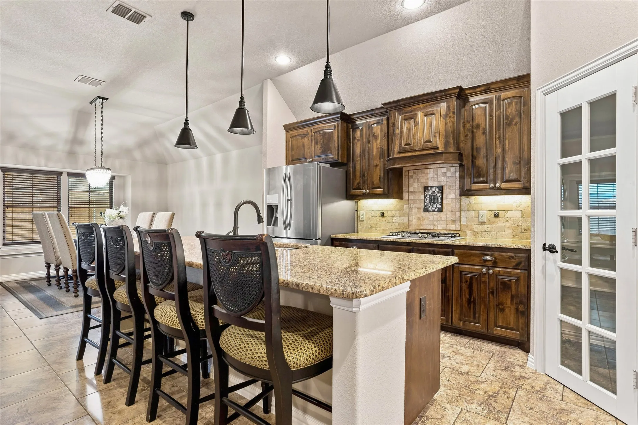 Single Family Residence For Sale in Johnson County , 2749 Buffalo Run, Burleson, Texas 76028, 4 Bedroom, 2 Bathroom, 2 Garage spaces, 2,406 Sqft, built in 2015, mls#21361935, Real Estate Agent in Burleson, Homes For Sale in Johnson county, Homes For Sale in Burleson, Realtor in Burleson Texas, Real Estate Brokerage Independent Realty Texas, Luminita Cordes Realtor
