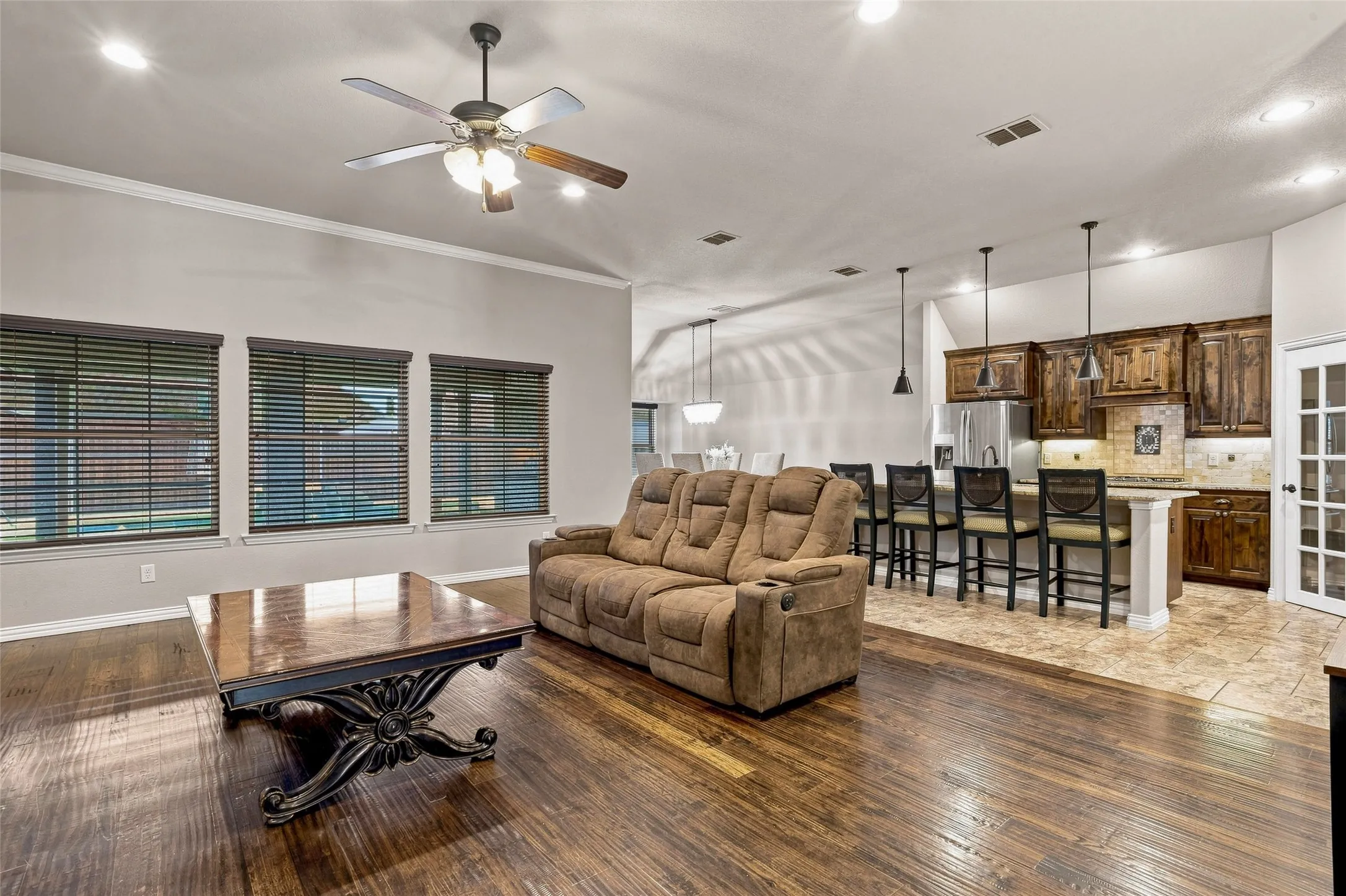 Single Family Residence For Sale in Johnson County , 2749 Buffalo Run, Burleson, Texas 76028, 4 Bedroom, 2 Bathroom, 2 Garage spaces, 2,406 Sqft, built in 2015, mls#21361935, Real Estate Agent in Burleson, Homes For Sale in Johnson county, Homes For Sale in Burleson, Realtor in Burleson Texas, Real Estate Brokerage Independent Realty Texas, Luminita Cordes Realtor