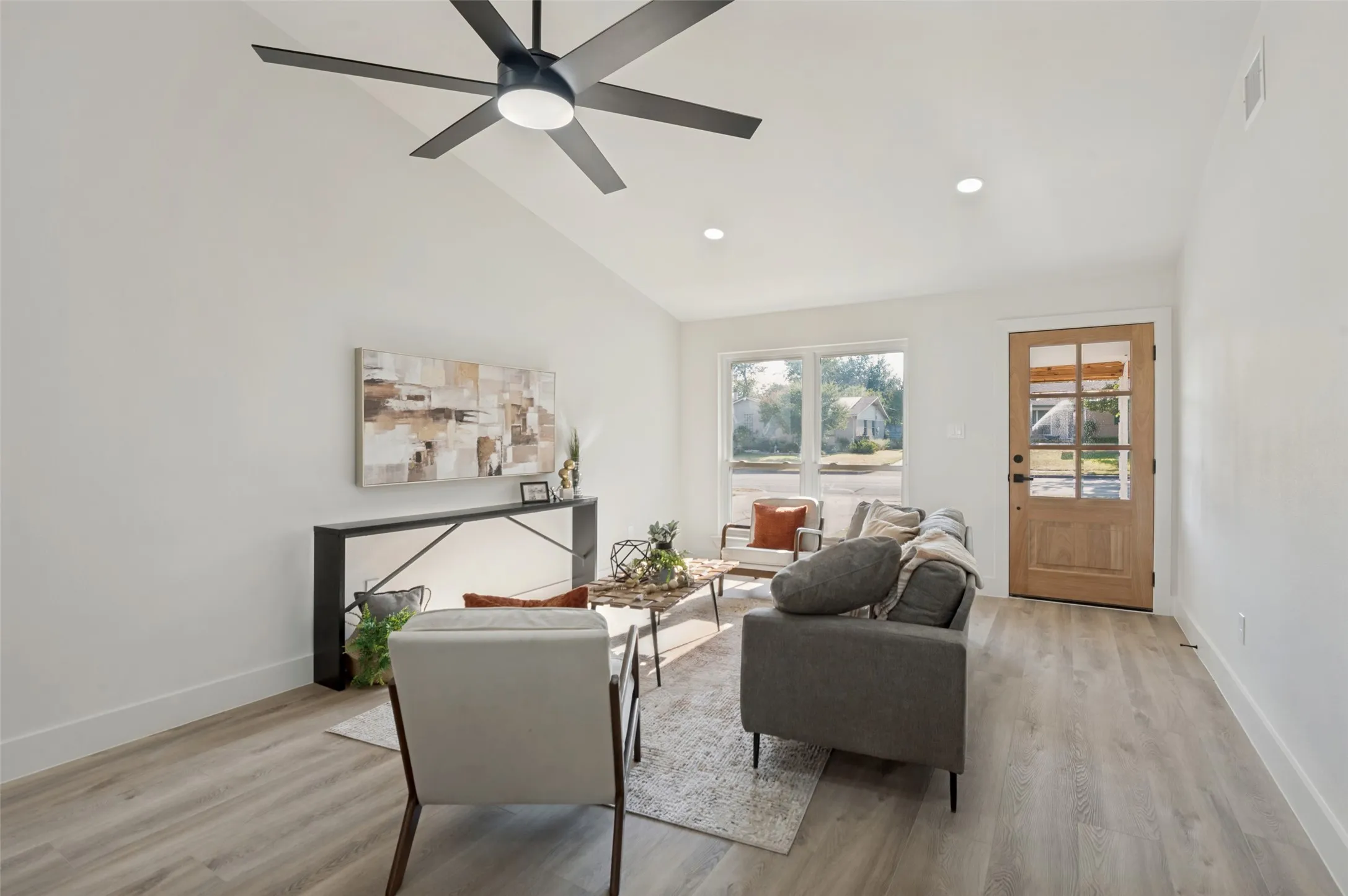 Single Family Residence For Sale in Dallas County , 14517 Dennis Lane, Farmers Branch, Texas 75234, 4 Bedroom, 4 Bathroom, 2 Garage spaces, 1,692 Sqft, built in 1962, mls#21373776, Real Estate Agent in Farmers Branch, Homes For Sale in Dallas county, Homes For Sale in Farmers Branch, Realtor in Farmers Branch Texas, Real Estate Brokerage Independent Realty Texas, Luminita Cordes Realtor
