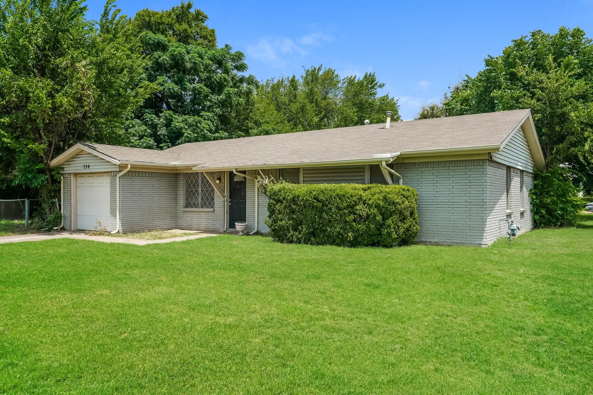 Single Family Residence For Rent in Tarrant County , 736 Treadwell Drive, Hurst, Texas 76053, 3 Bedroom, 2 Bathroom, 1 Garage spaces, 1,116 Sqft, built in 1960, mls#21374434, Real Estate Agent in Hurst, Homes For Rent in Tarrant county, Homes For Rent in Hurst, Realtor in Hurst Texas, Real Estate Brokerage Independent Realty Texas, Luminita Cordes Realtor