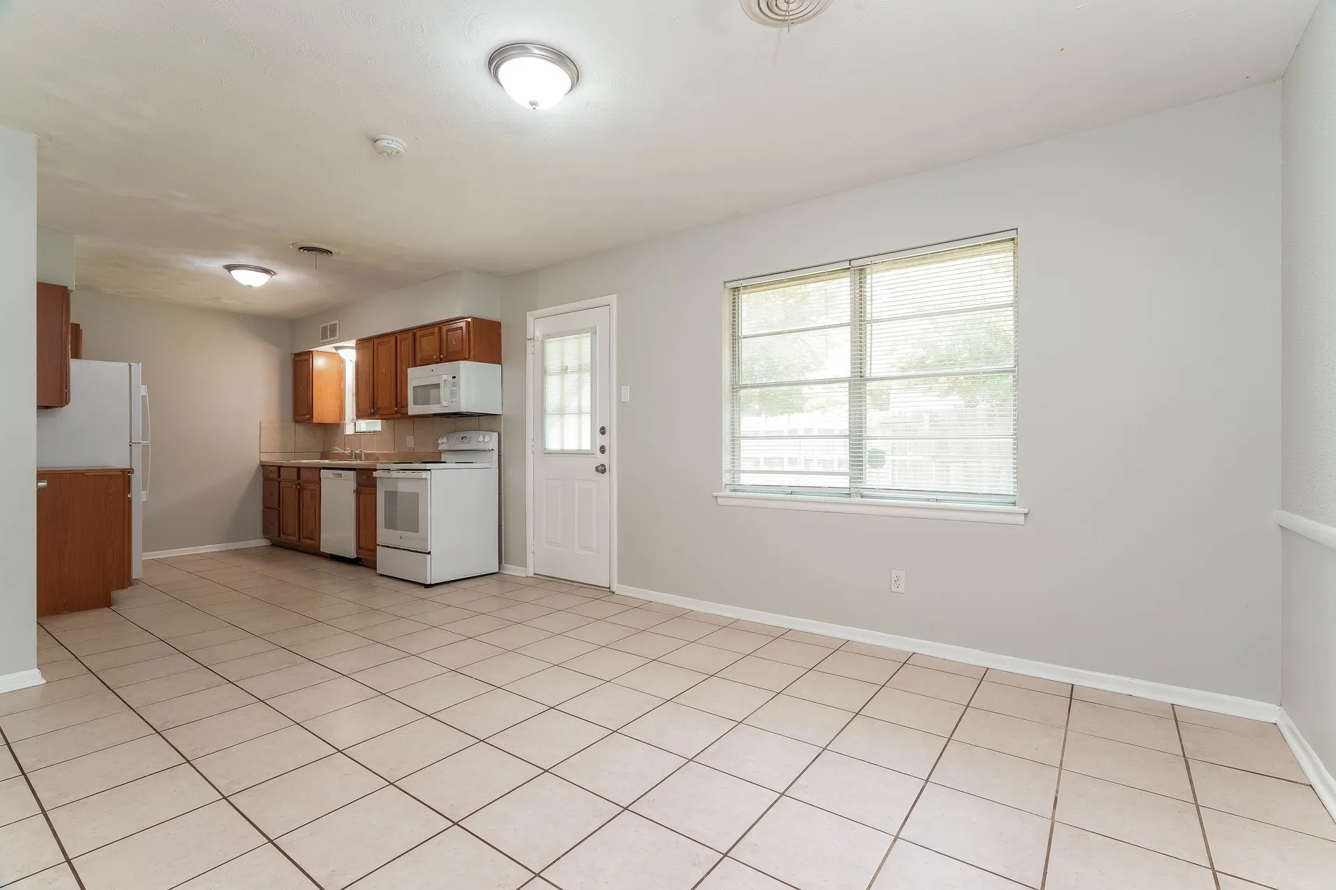 Single Family Residence For Rent in Tarrant County , 736 Treadwell Drive, Hurst, Texas 76053, 3 Bedroom, 2 Bathroom, 1 Garage spaces, 1,116 Sqft, built in 1960, mls#21374434, Real Estate Agent in Hurst, Homes For Rent in Tarrant county, Homes For Rent in Hurst, Realtor in Hurst Texas, Real Estate Brokerage Independent Realty Texas, Luminita Cordes Realtor