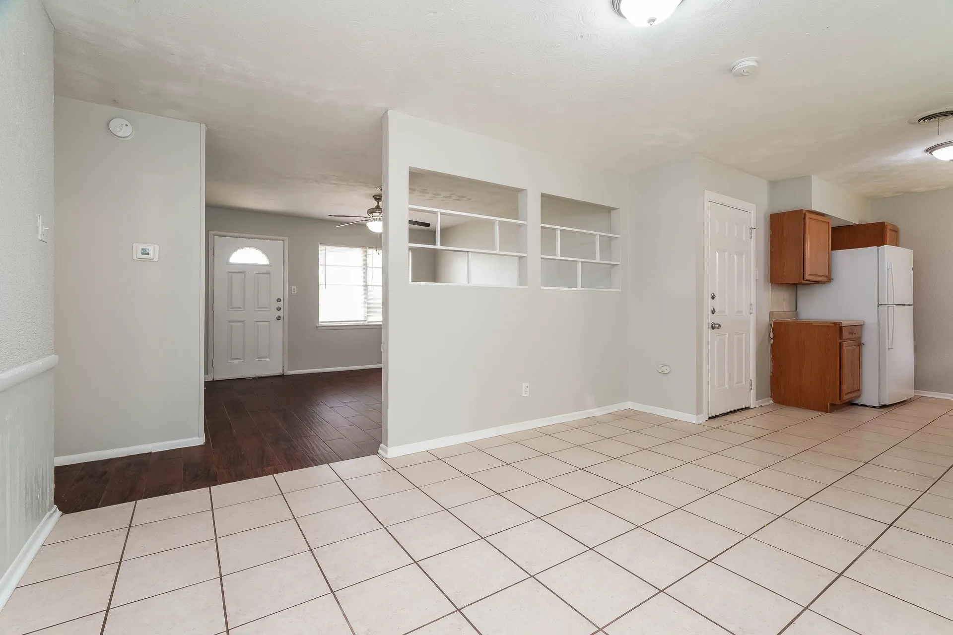 Single Family Residence For Rent in Tarrant County , 736 Treadwell Drive, Hurst, Texas 76053, 3 Bedroom, 2 Bathroom, 1 Garage spaces, 1,116 Sqft, built in 1960, mls#21374434, Real Estate Agent in Hurst, Homes For Rent in Tarrant county, Homes For Rent in Hurst, Realtor in Hurst Texas, Real Estate Brokerage Independent Realty Texas, Luminita Cordes Realtor