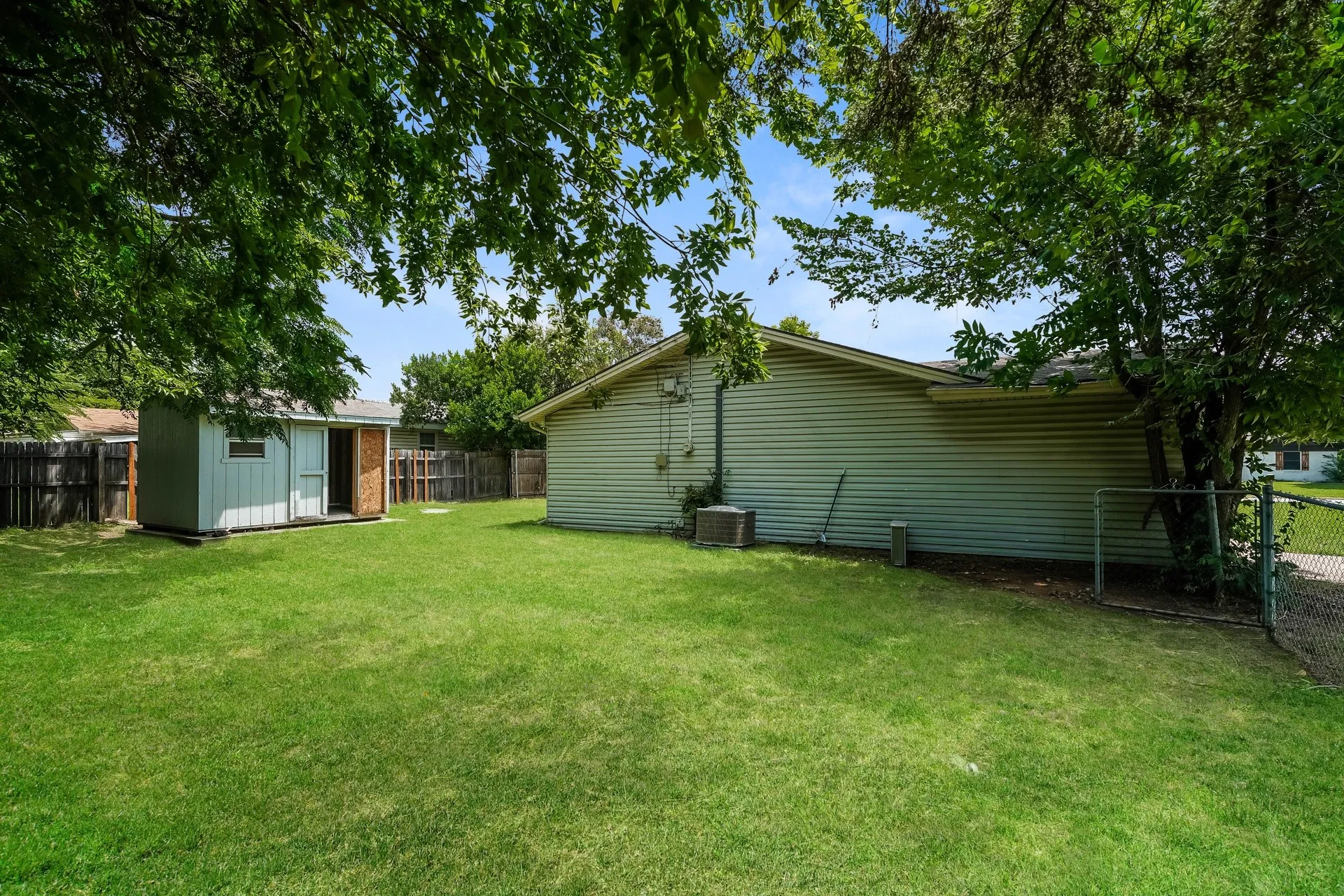 Single Family Residence For Rent in Tarrant County , 736 Treadwell Drive, Hurst, Texas 76053, 3 Bedroom, 2 Bathroom, 1 Garage spaces, 1,116 Sqft, built in 1960, mls#21374434, Real Estate Agent in Hurst, Homes For Rent in Tarrant county, Homes For Rent in Hurst, Realtor in Hurst Texas, Real Estate Brokerage Independent Realty Texas, Luminita Cordes Realtor
