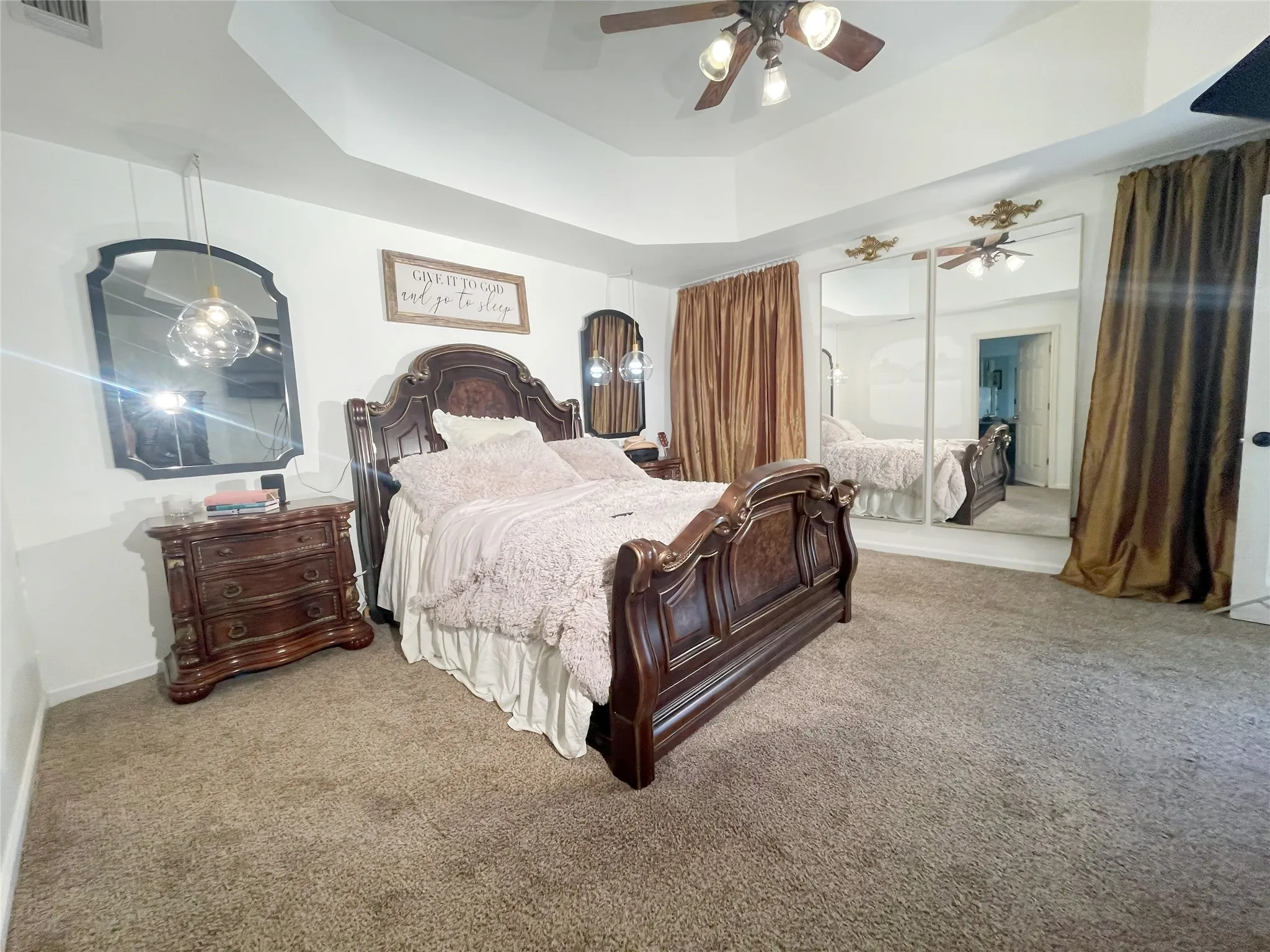 Single Family Residence For Sale in Wise County , 286 W Ridge Street, Decatur, Texas 76234, 4 Bedroom, 2 Bathroom, 2 Garage spaces, 3,373 Sqft, built in 2000, mls#21374438, Real Estate Agent in Decatur, Homes For Sale in Wise county, Homes For Sale in Decatur, Realtor in Decatur Texas, Real Estate Brokerage Independent Realty Texas, Luminita Cordes Realtor
