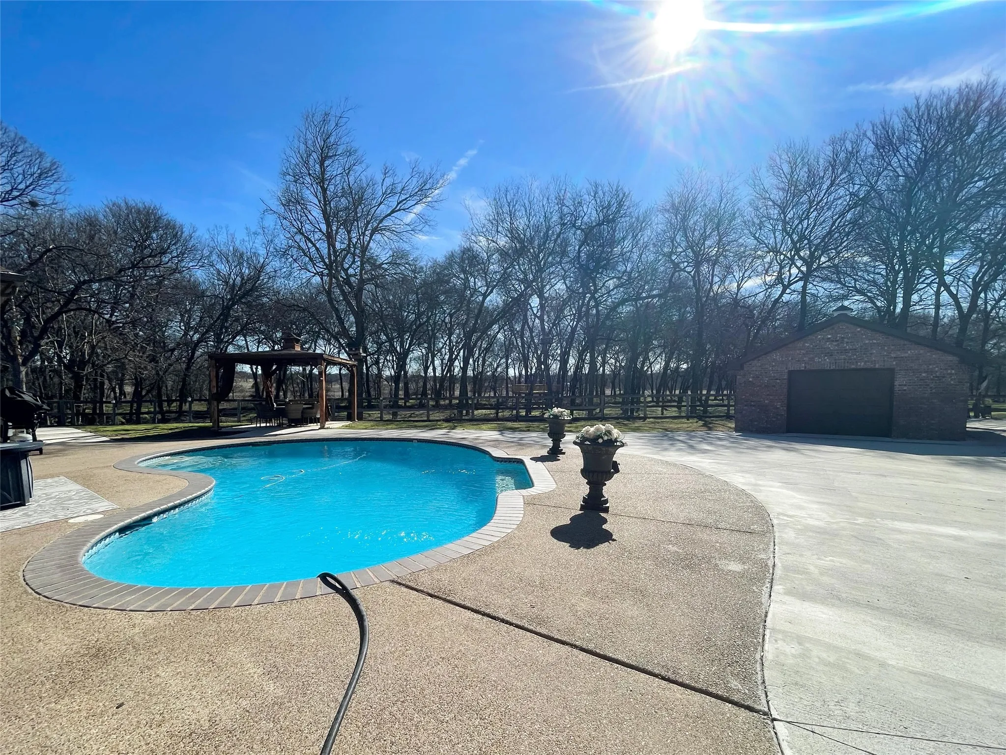 Single Family Residence For Sale in Wise County , 286 W Ridge Street, Decatur, Texas 76234, 4 Bedroom, 2 Bathroom, 2 Garage spaces, 3,373 Sqft, built in 2000, mls#21374438, Real Estate Agent in Decatur, Homes For Sale in Wise county, Homes For Sale in Decatur, Realtor in Decatur Texas, Real Estate Brokerage Independent Realty Texas, Luminita Cordes Realtor