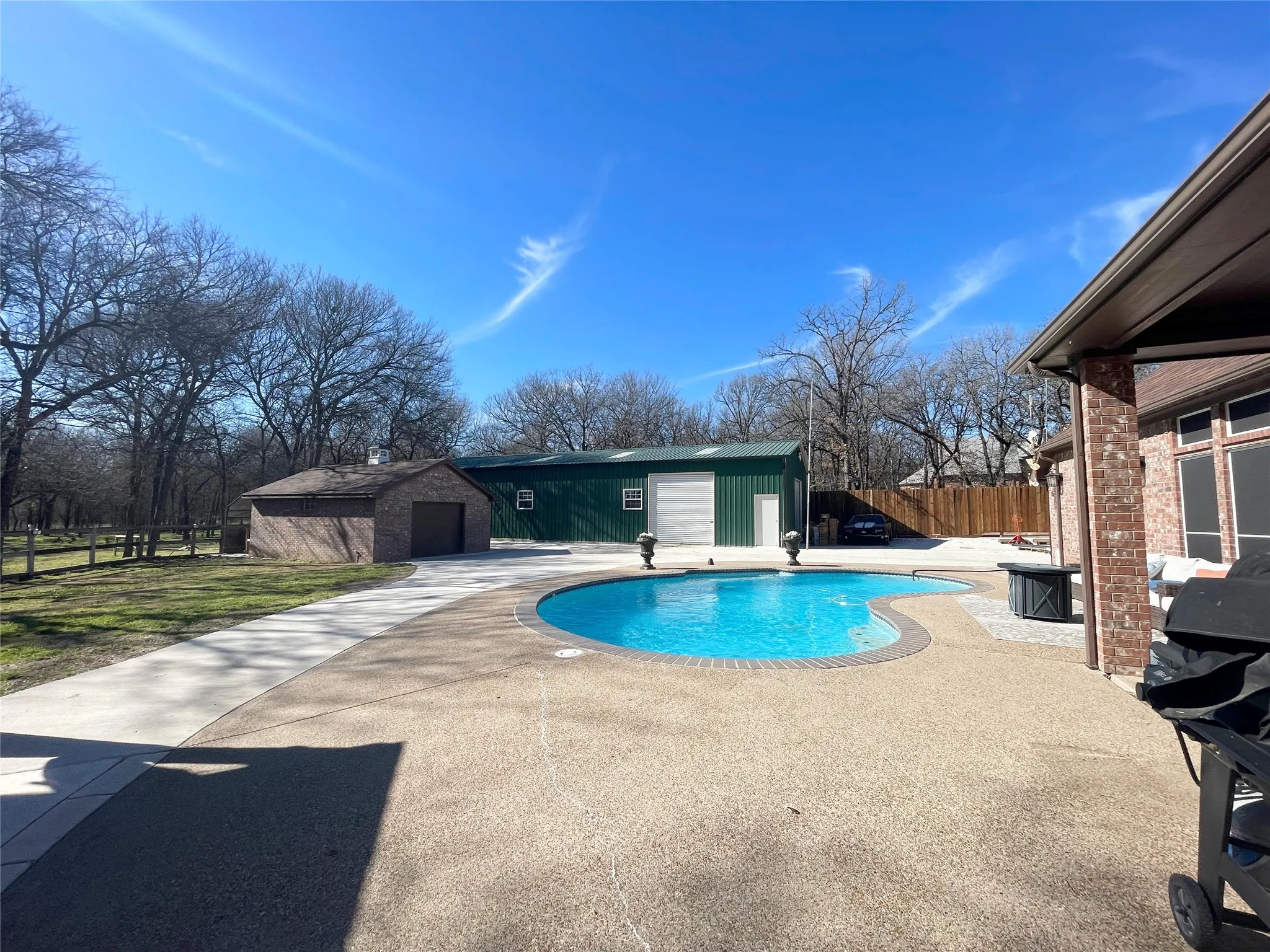 Single Family Residence For Sale in Wise County , 286 W Ridge Street, Decatur, Texas 76234, 4 Bedroom, 2 Bathroom, 2 Garage spaces, 3,373 Sqft, built in 2000, mls#21374438, Real Estate Agent in Decatur, Homes For Sale in Wise county, Homes For Sale in Decatur, Realtor in Decatur Texas, Real Estate Brokerage Independent Realty Texas, Luminita Cordes Realtor
