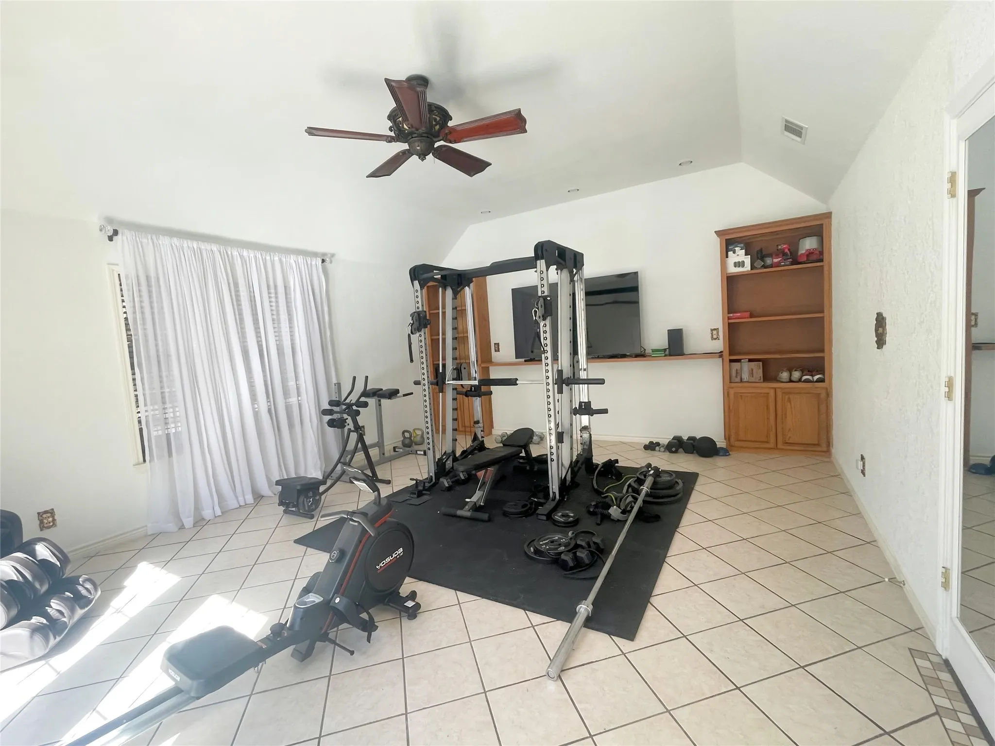 Single Family Residence For Sale in Wise County , 286 W Ridge Street, Decatur, Texas 76234, 4 Bedroom, 2 Bathroom, 2 Garage spaces, 3,373 Sqft, built in 2000, mls#21374438, Real Estate Agent in Decatur, Homes For Sale in Wise county, Homes For Sale in Decatur, Realtor in Decatur Texas, Real Estate Brokerage Independent Realty Texas, Luminita Cordes Realtor