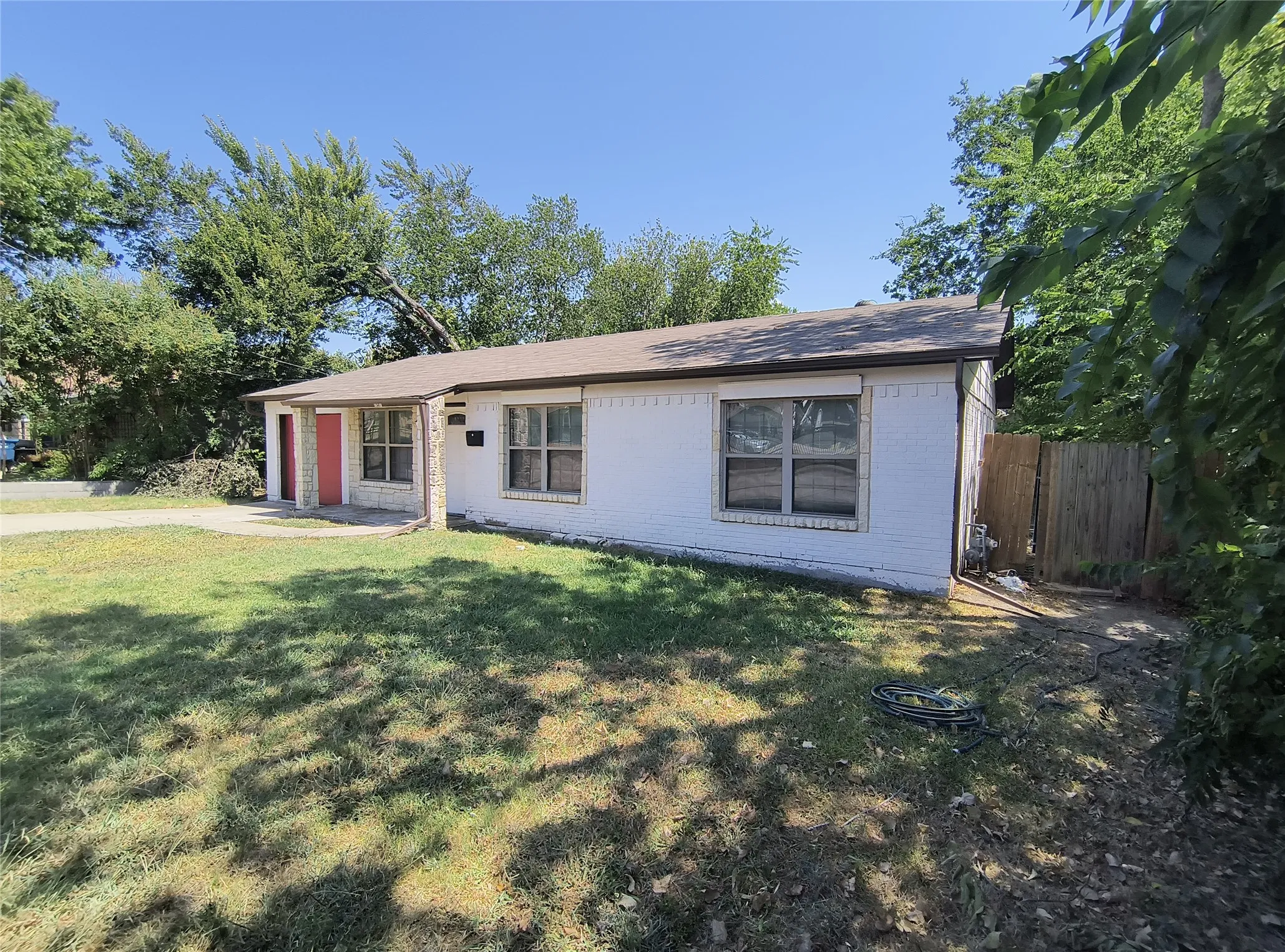 Single Family Residence For Rent in Rockwall County , 707 Sam Buffington, Rockwall, Texas 75087, 3 Bedroom, 2 Bathroom, 1 Garage spaces, 1,162 Sqft, built in 1975, mls#21374443, Real Estate Agent in Rockwall, Homes For Rent in Rockwall county, Homes For Rent in Rockwall, Realtor in Rockwall Texas, Real Estate Brokerage Independent Realty Texas, Luminita Cordes Realtor