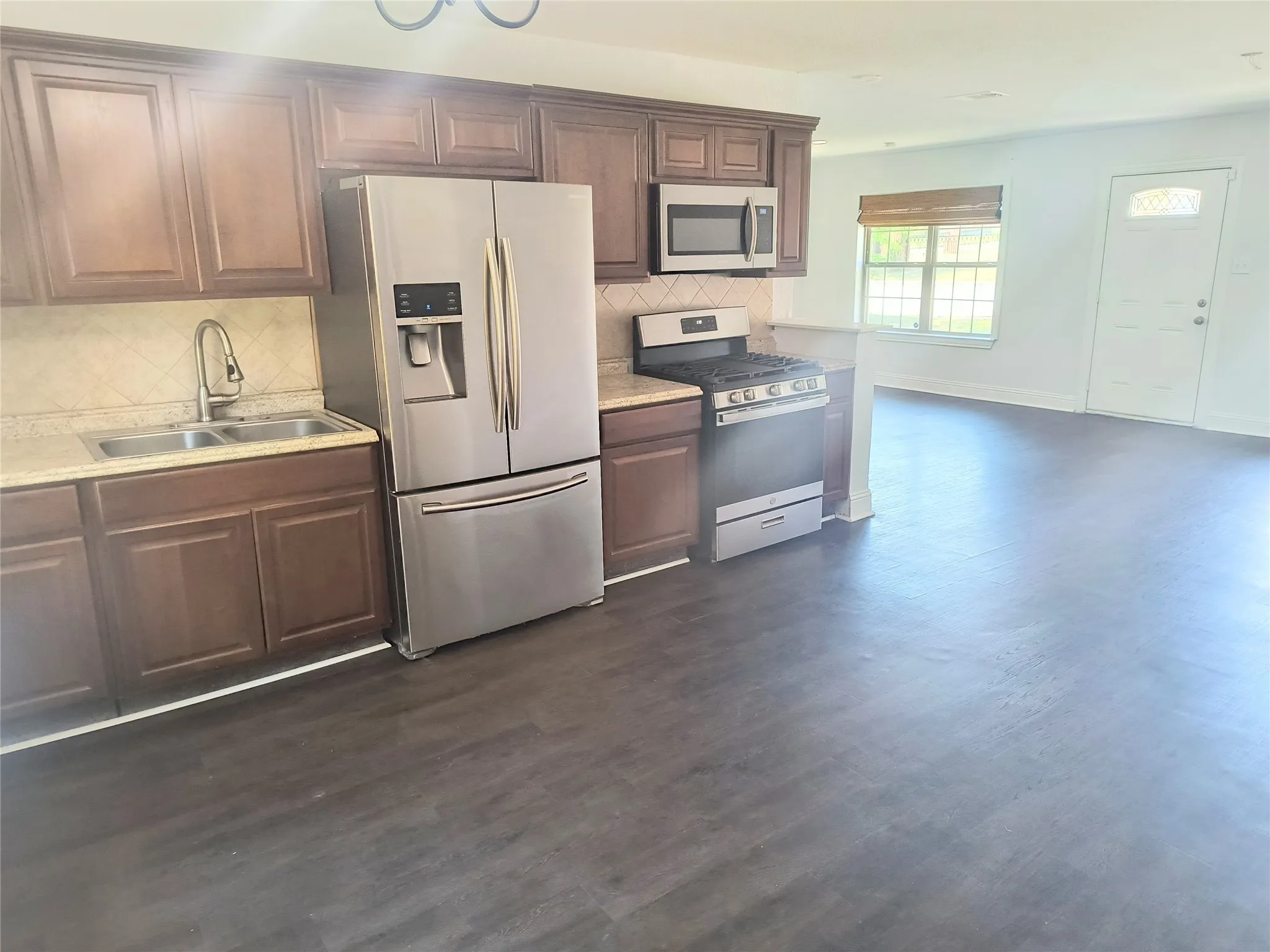 Single Family Residence For Rent in Rockwall County , 707 Sam Buffington, Rockwall, Texas 75087, 3 Bedroom, 2 Bathroom, 1 Garage spaces, 1,162 Sqft, built in 1975, mls#21374443, Real Estate Agent in Rockwall, Homes For Rent in Rockwall county, Homes For Rent in Rockwall, Realtor in Rockwall Texas, Real Estate Brokerage Independent Realty Texas, Luminita Cordes Realtor