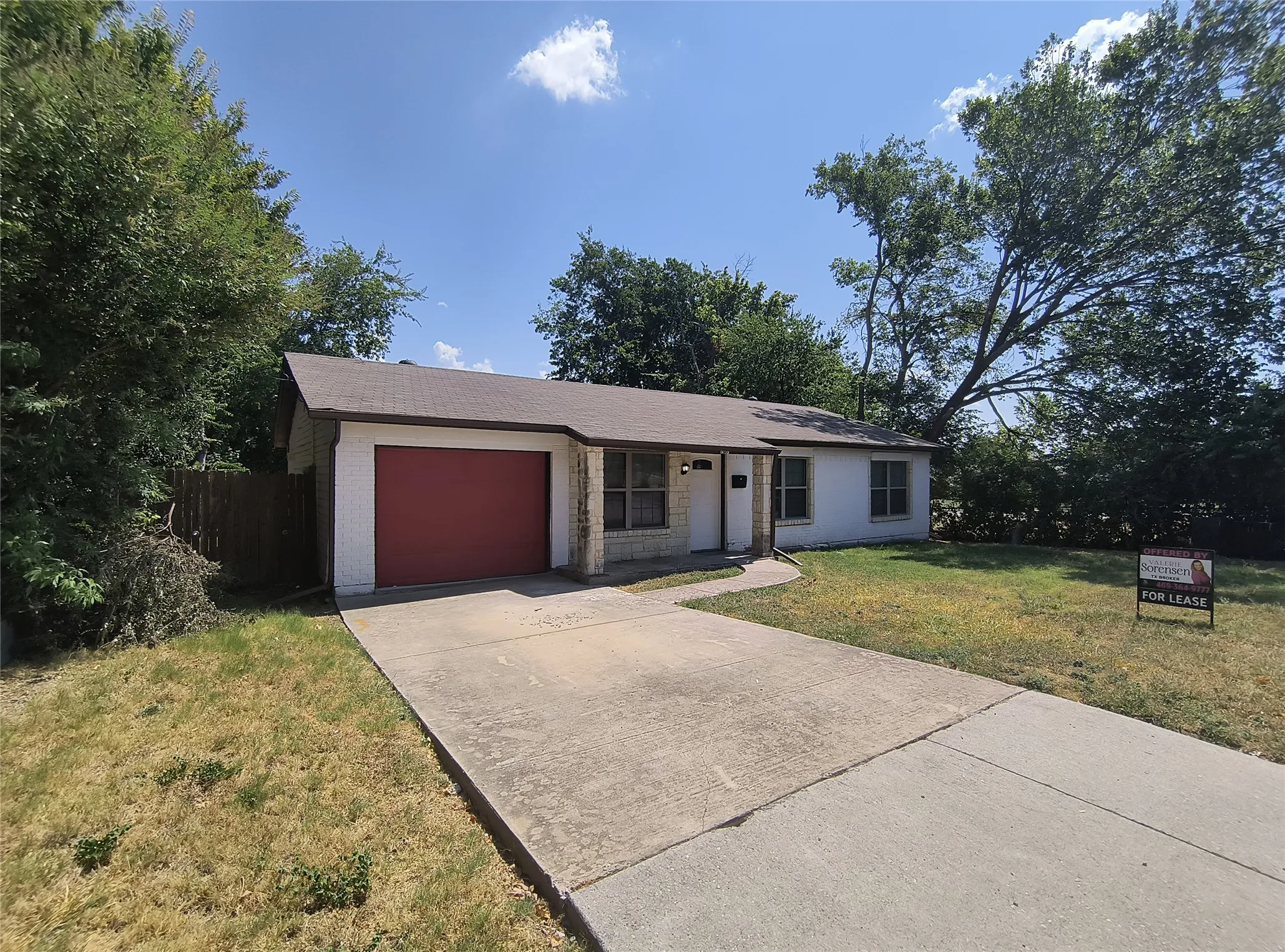 Single Family Residence For Rent in Rockwall County , 707 Sam Buffington, Rockwall, Texas 75087, 3 Bedroom, 2 Bathroom, 1 Garage spaces, 1,162 Sqft, built in 1975, mls#21374443, Real Estate Agent in Rockwall, Homes For Rent in Rockwall county, Homes For Rent in Rockwall, Realtor in Rockwall Texas, Real Estate Brokerage Independent Realty Texas, Luminita Cordes Realtor