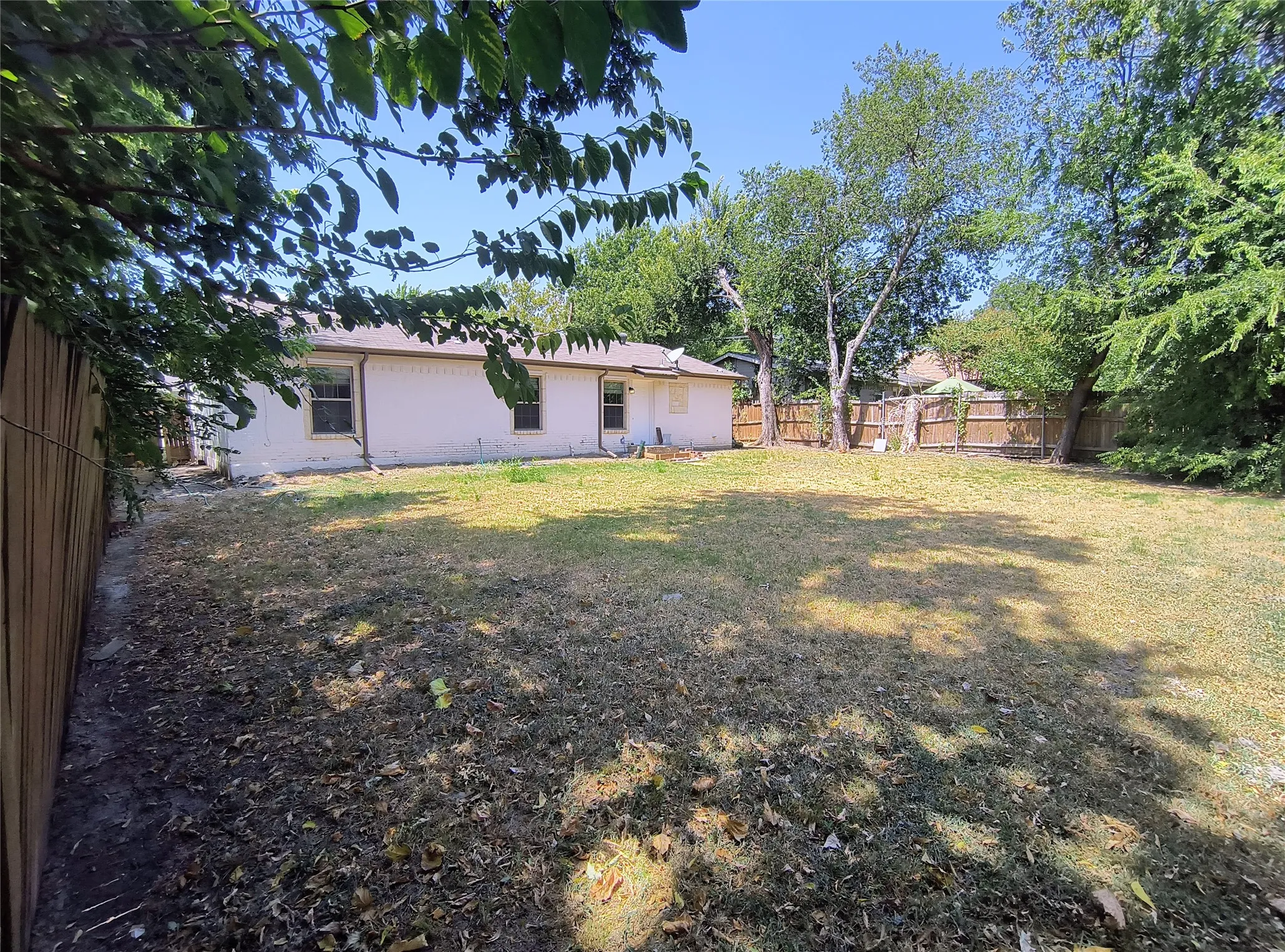 Single Family Residence For Rent in Rockwall County , 707 Sam Buffington, Rockwall, Texas 75087, 3 Bedroom, 2 Bathroom, 1 Garage spaces, 1,162 Sqft, built in 1975, mls#21374443, Real Estate Agent in Rockwall, Homes For Rent in Rockwall county, Homes For Rent in Rockwall, Realtor in Rockwall Texas, Real Estate Brokerage Independent Realty Texas, Luminita Cordes Realtor