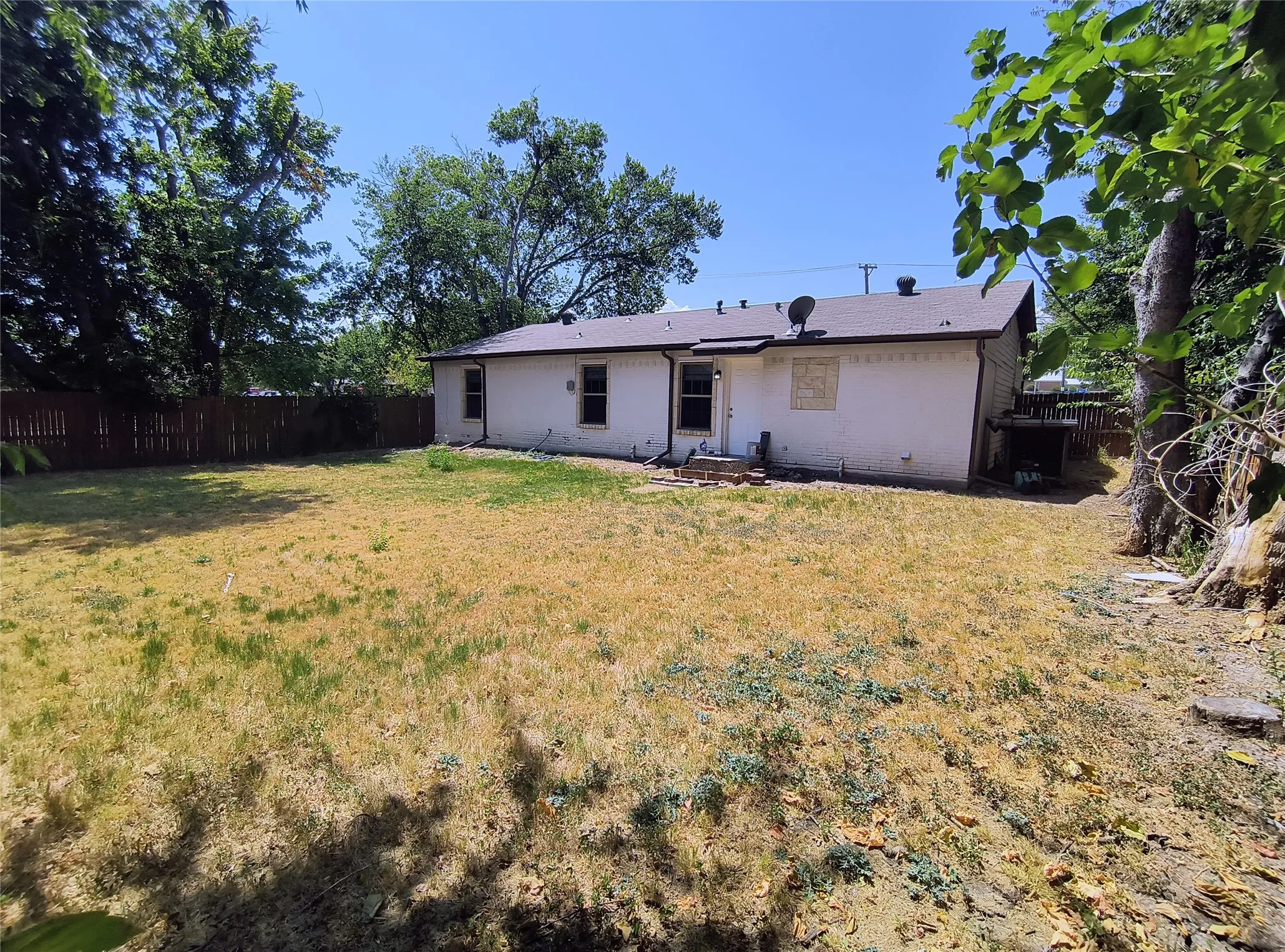 Single Family Residence For Rent in Rockwall County , 707 Sam Buffington, Rockwall, Texas 75087, 3 Bedroom, 2 Bathroom, 1 Garage spaces, 1,162 Sqft, built in 1975, mls#21374443, Real Estate Agent in Rockwall, Homes For Rent in Rockwall county, Homes For Rent in Rockwall, Realtor in Rockwall Texas, Real Estate Brokerage Independent Realty Texas, Luminita Cordes Realtor