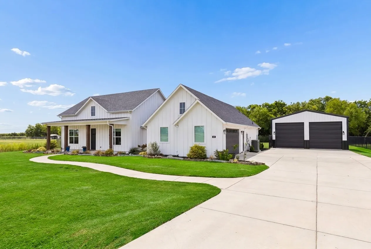 Single Family Residence For Sale in Collin County , 940 Declaration Drive, Nevada, Texas 75173, 3 Bedroom, 3 Bathroom, 4 Garage spaces, 2,550 Sqft, built in 2022, mls#21373707, Real Estate Agent in Nevada, Homes For Sale in Collin county, Homes For Sale in Nevada, Realtor in Nevada Texas, Real Estate Brokerage Independent Realty Texas, Luminita Cordes Realtor